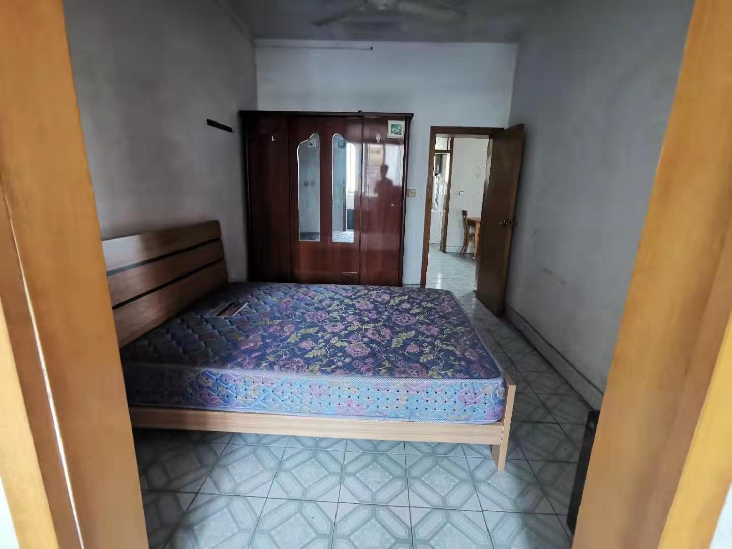 交通设计院(伍家岭) 4室4厅1卫 1300.0元/月 交通设计院(伍家岭) 4室4厅1卫 1300.0元/月室内图