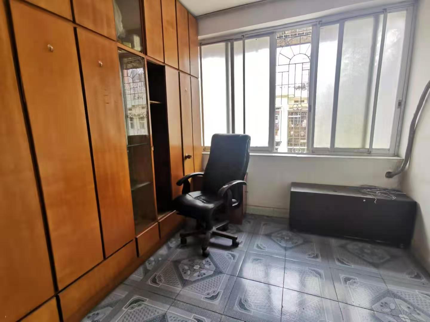 交通设计院(伍家岭) 4室4厅1卫 1300.0元/月 交通设计院(伍家岭) 4室4厅1卫 1300.0元/月室内图