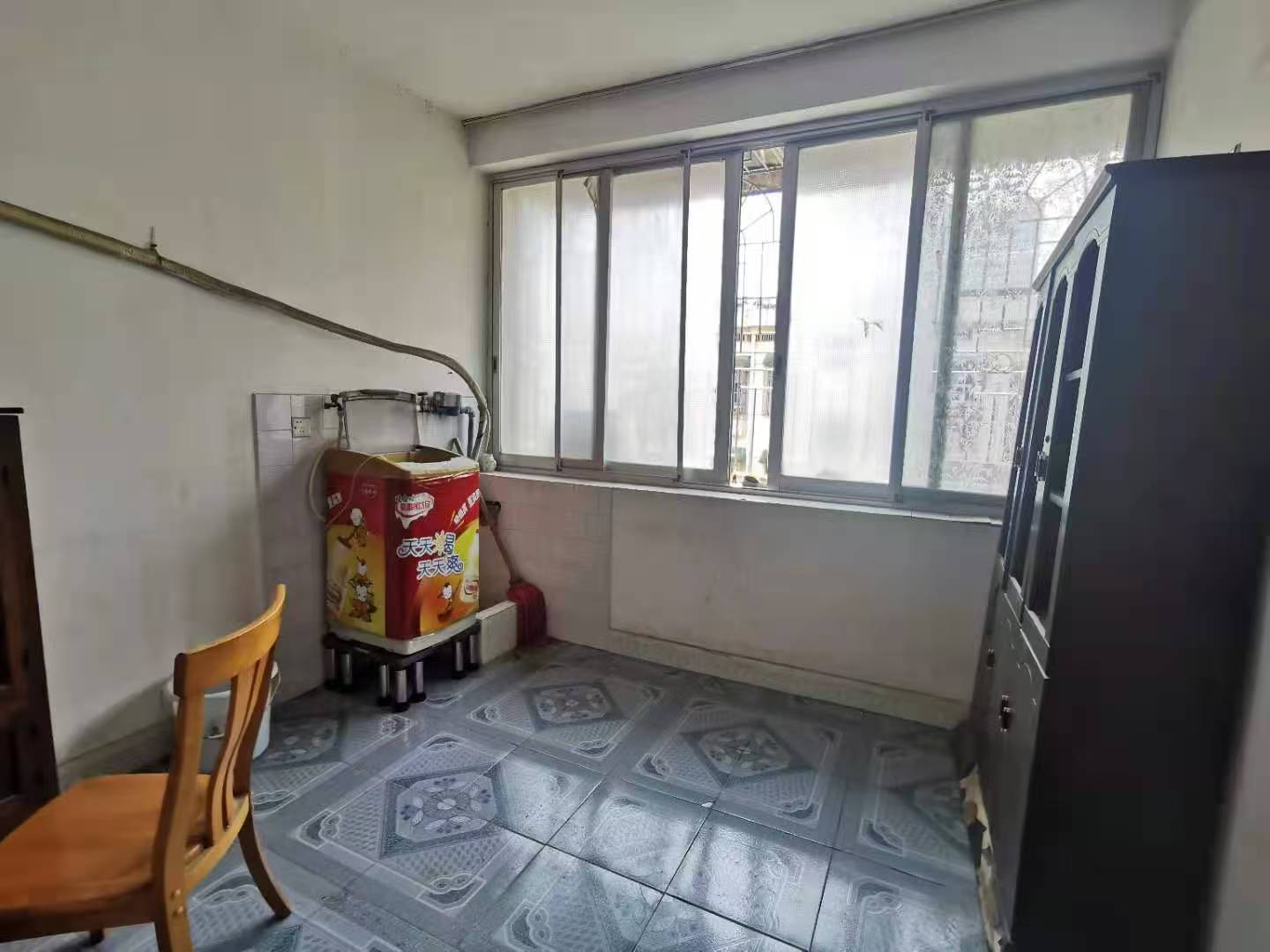 交通设计院(伍家岭) 4室4厅1卫 1300.0元/月 交通设计院(伍家岭) 4室4厅1卫 1300.0元/月室内图