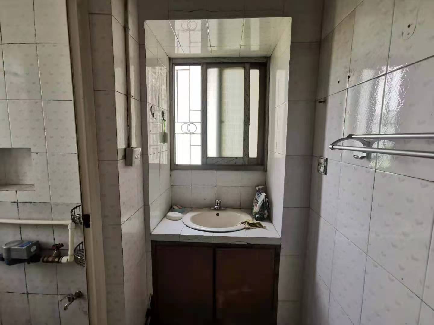 交通设计院(伍家岭) 4室4厅1卫 1300.0元/月 交通设计院(伍家岭) 4室4厅1卫 1300.0元/月室内图