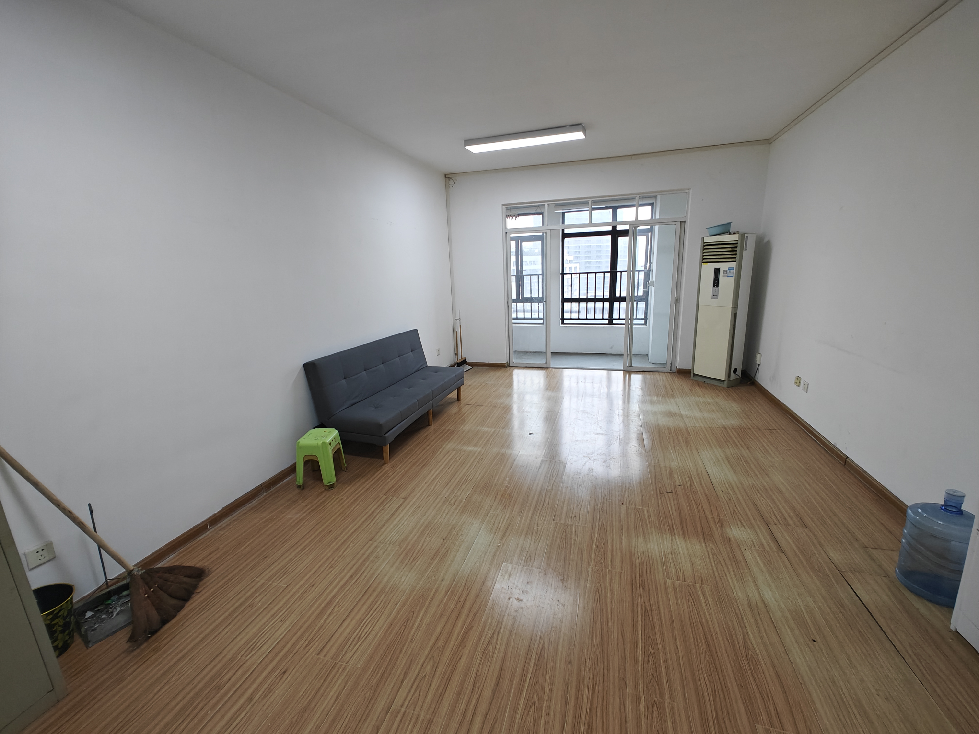 湘域城邦(湘域国际中心) 3室2厅1卫 4500.0元/月 湘域城邦(湘域国际中心) 3室2厅1卫 4500.0元/月室内图