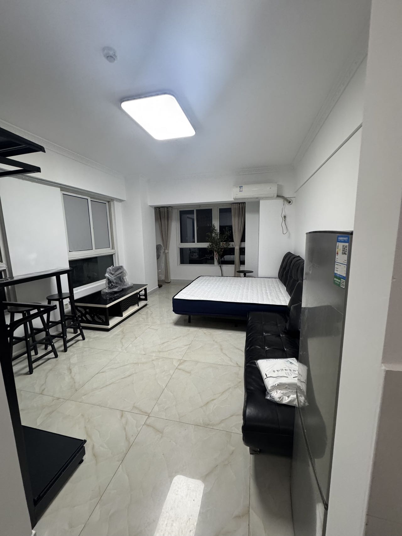 五矿紫湖香醍 1室1厅1卫 1300.0元/月 五矿紫湖香醍 1室1厅1卫 1300.0元/月室内图