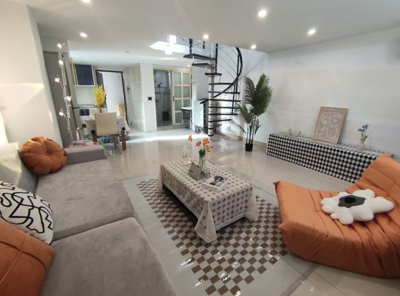 融圣国际 1室1厅1卫 3300.0元/月 融圣国际 1室1厅1卫 3300.0元/月室内图