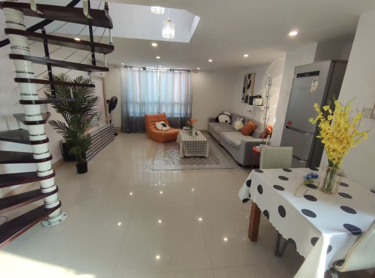 融圣国际 1室1厅1卫 3300.0元/月 融圣国际 1室1厅1卫 3300.0元/月室内图