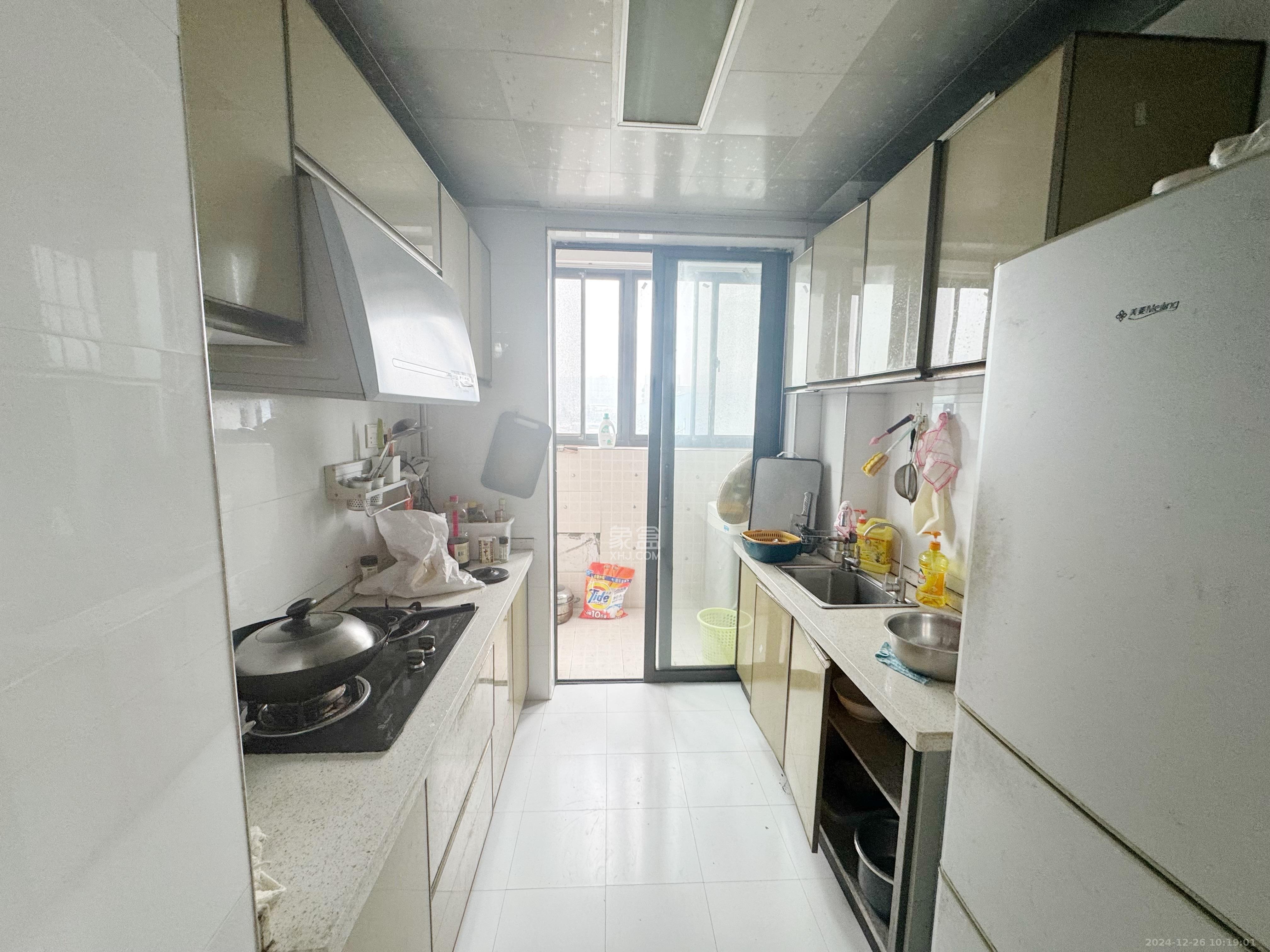 中国铁建国际城一期  3室2厅1卫    1400.0元/月 中国铁建国际城一期  3室2厅1卫    1400.0元/月室内图