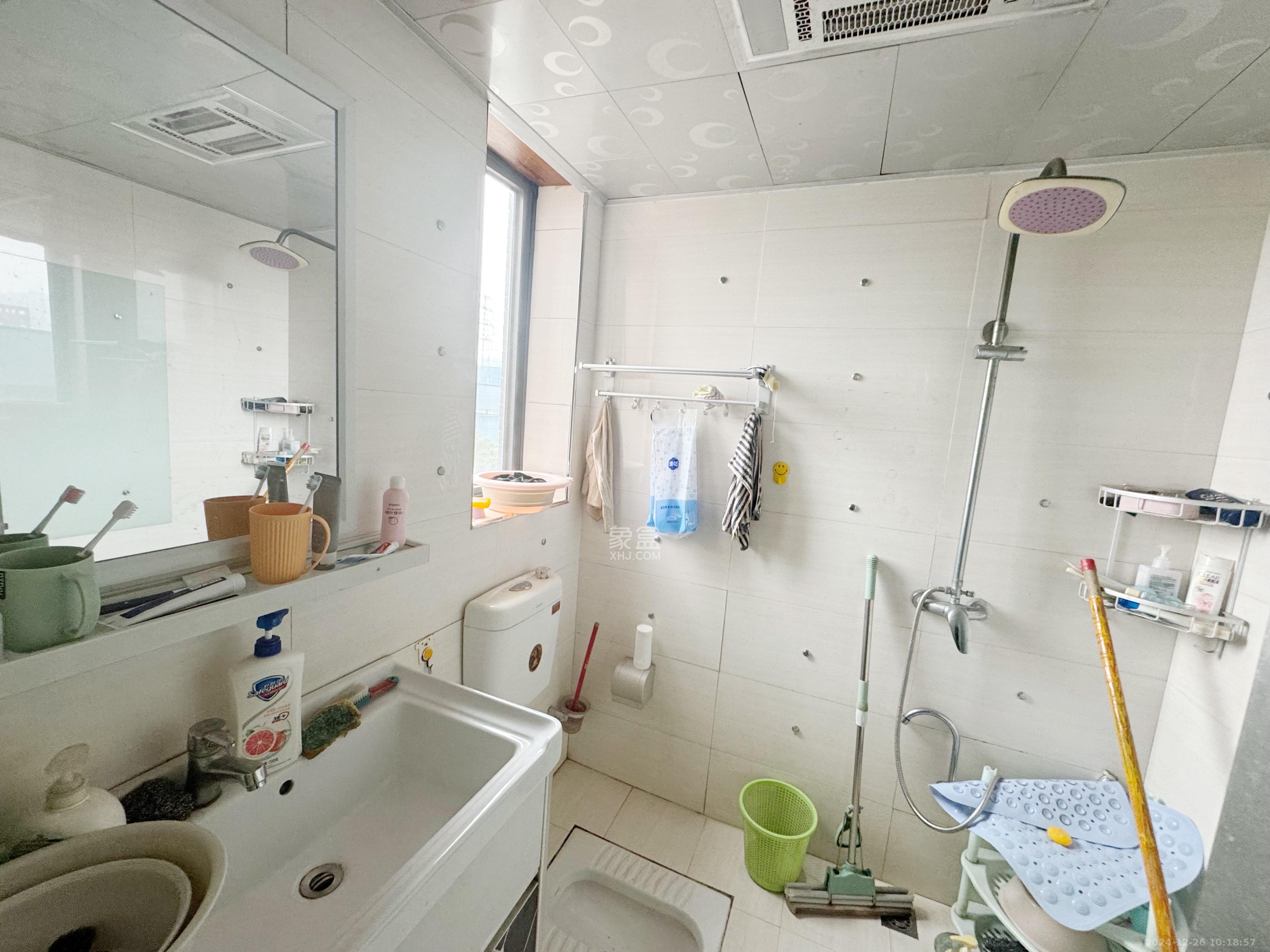 中国铁建国际城一期  3室2厅1卫    1400.0元/月 中国铁建国际城一期  3室2厅1卫    1400.0元/月室内图