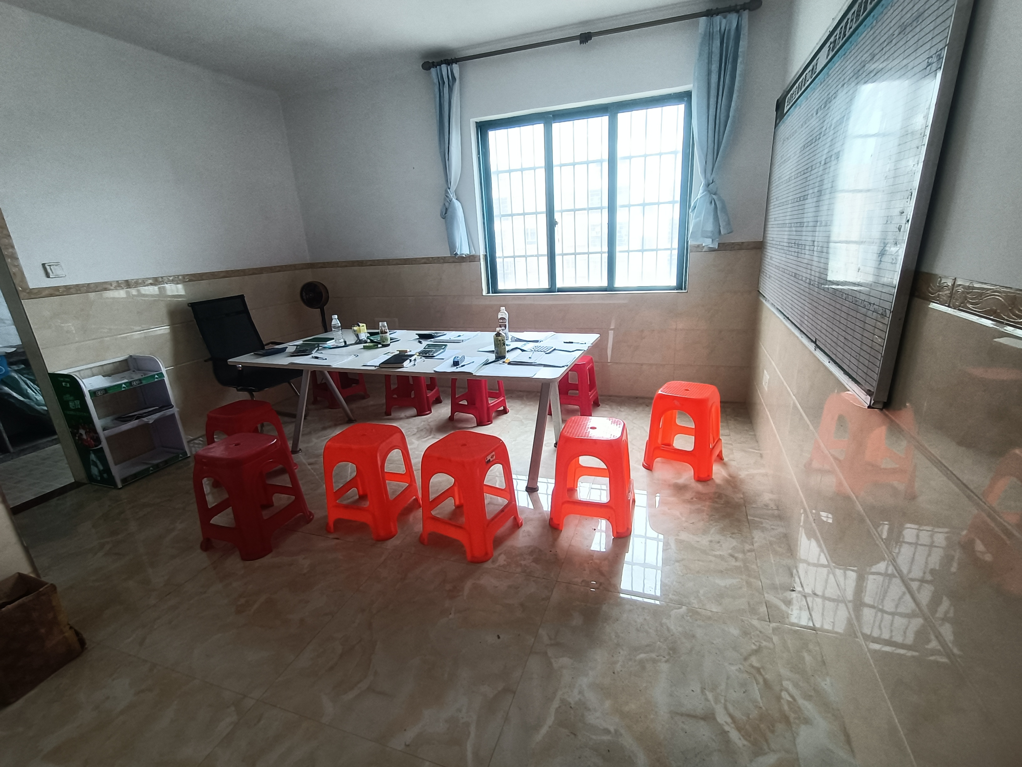 滨江新城 2室2厅1卫 1700.0元/月 滨江新城 2室2厅1卫 1700.0元/月室内图