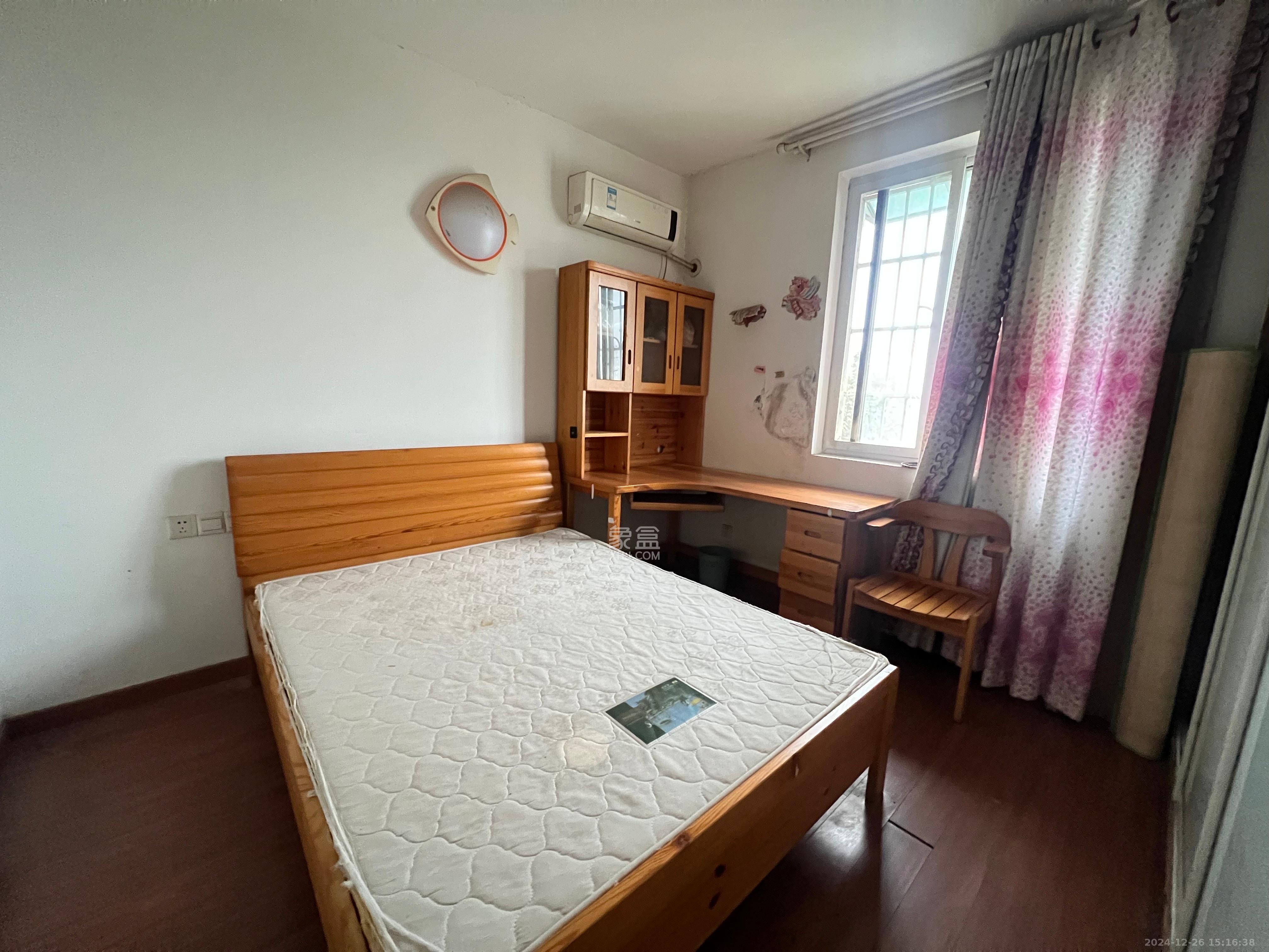 好家园  4室2厅1卫   2200.00元/月室内图