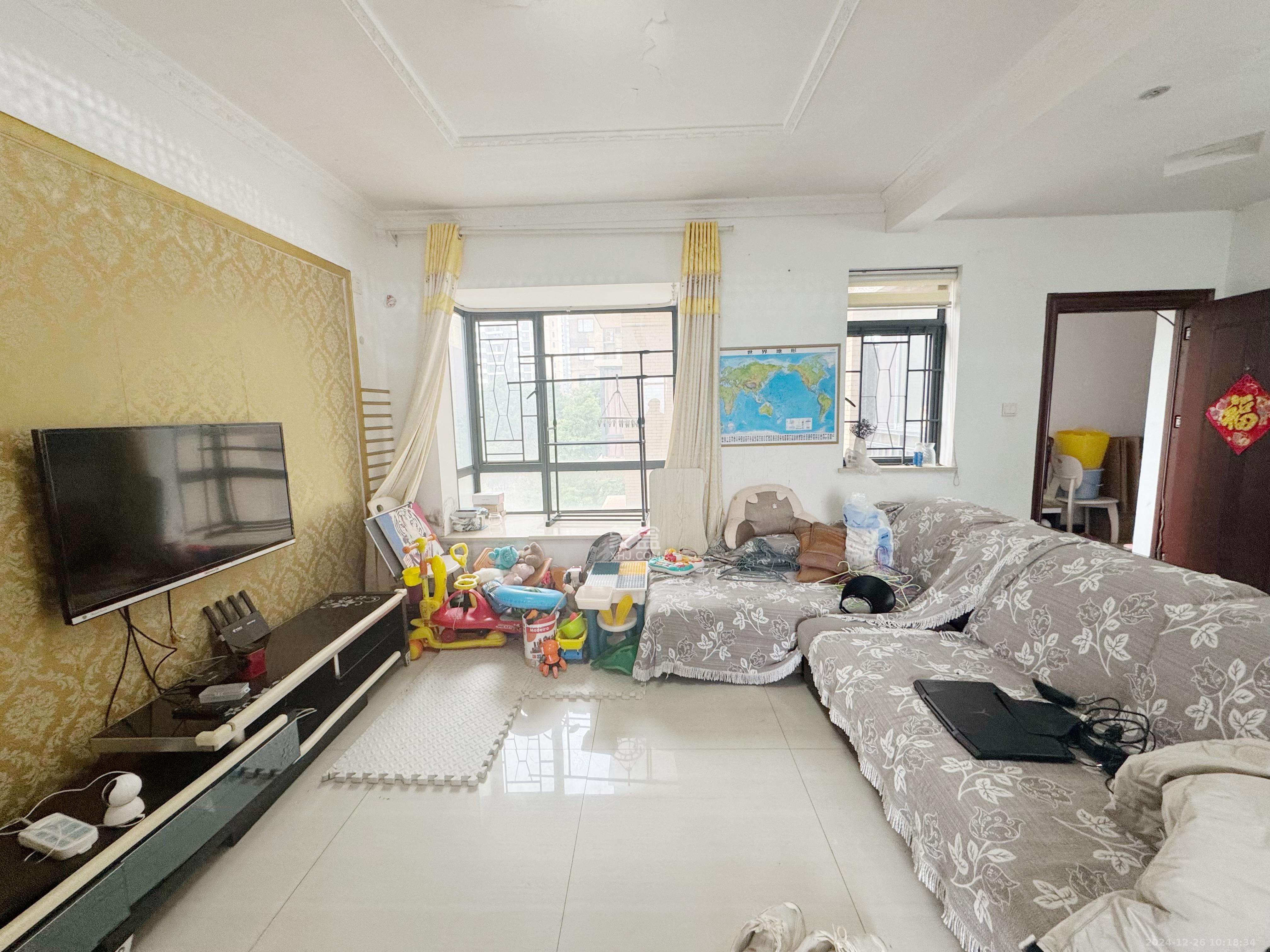 中国铁建国际城一期  3室2厅1卫    1400.0元/月 中国铁建国际城一期  3室2厅1卫    1400.0元/月室内图