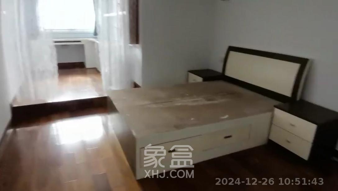 兴汉大厦蝶扇楼  5室2厅3卫   4600.00元/月室内图