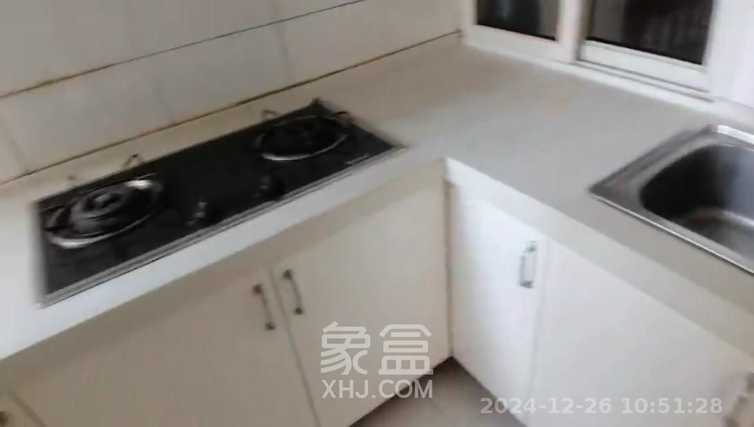 兴汉大厦蝶扇楼  5室2厅3卫   4600.00元/月室内图