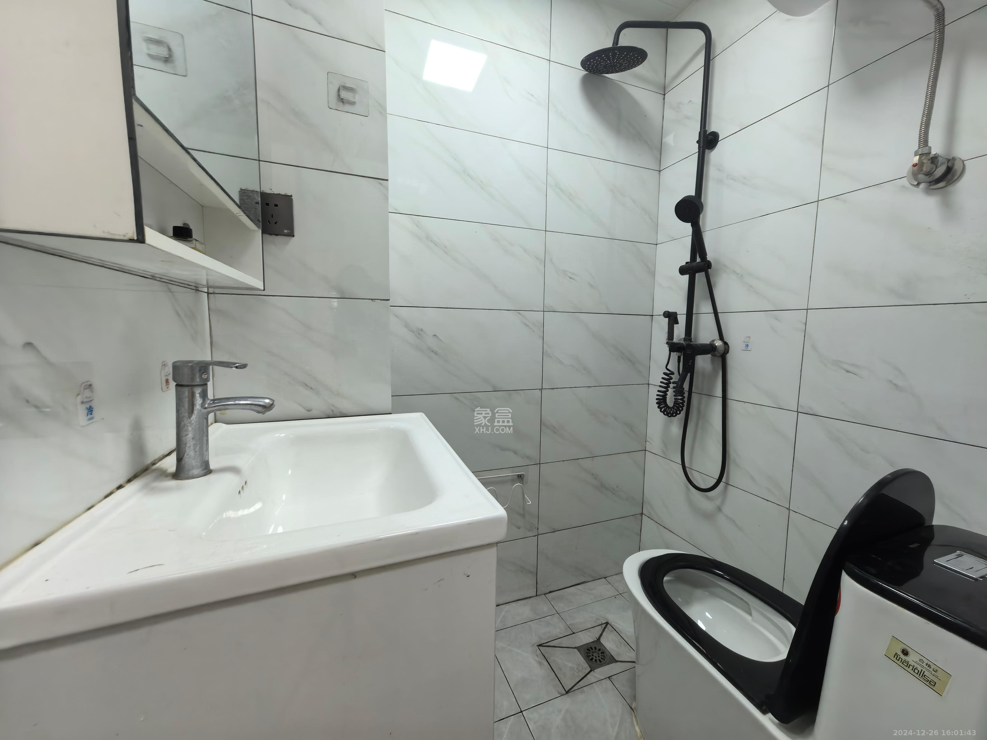 裕天国际商汇中心 1室1厅1卫 1350.0元/月 裕天国际商汇中心 1室1厅1卫 1350.0元/月室内图