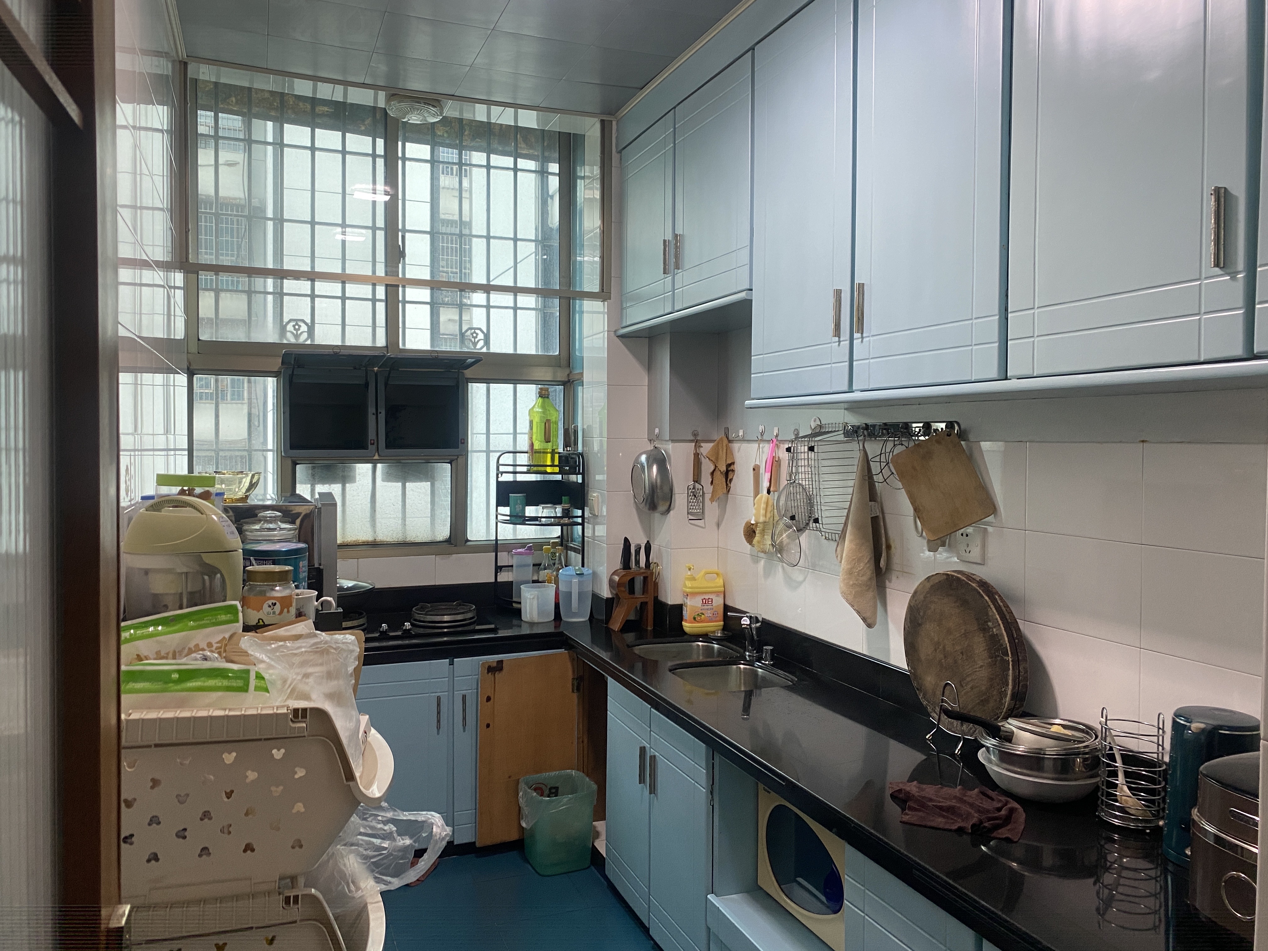 市人大政协机关大院住宅区(老市委) 3室2厅2卫 85.0万 市人大政协机关大院住宅区(老市委) 3室2厅2卫 85.0万客厅