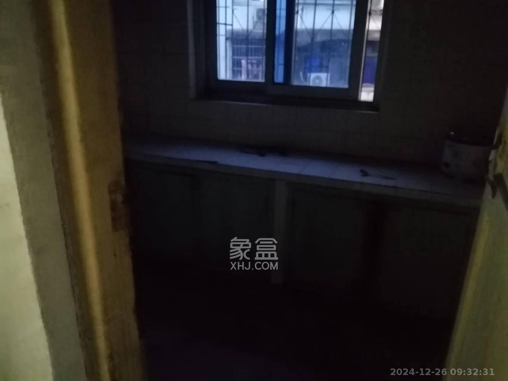 华顺大厦(芙蓉中路)  3室2厅1卫   1400.00元/月室内图