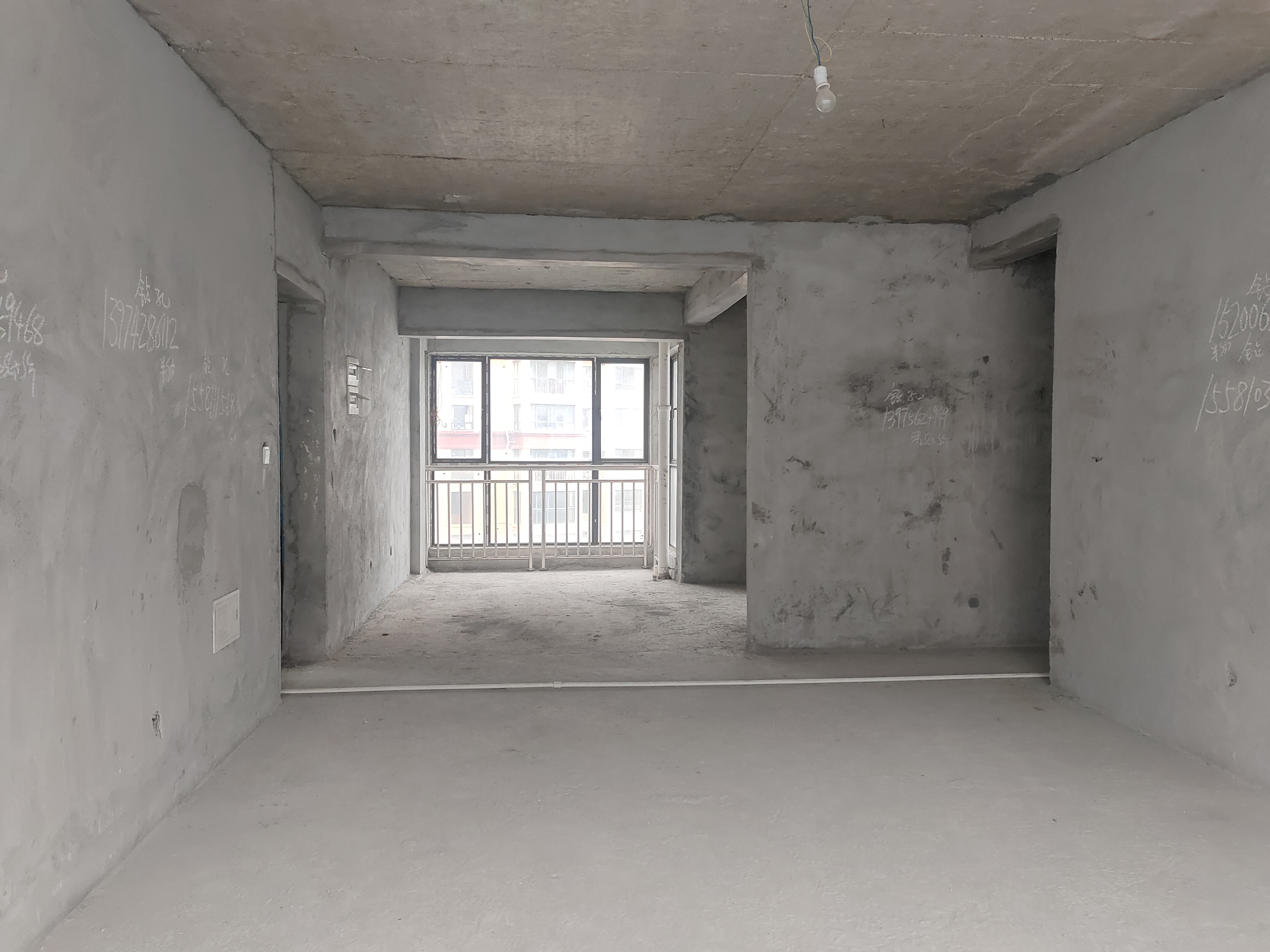 育美雅苑 3室2厅2卫 85.8万 育美雅苑 3室2厅2卫 85.8万客厅