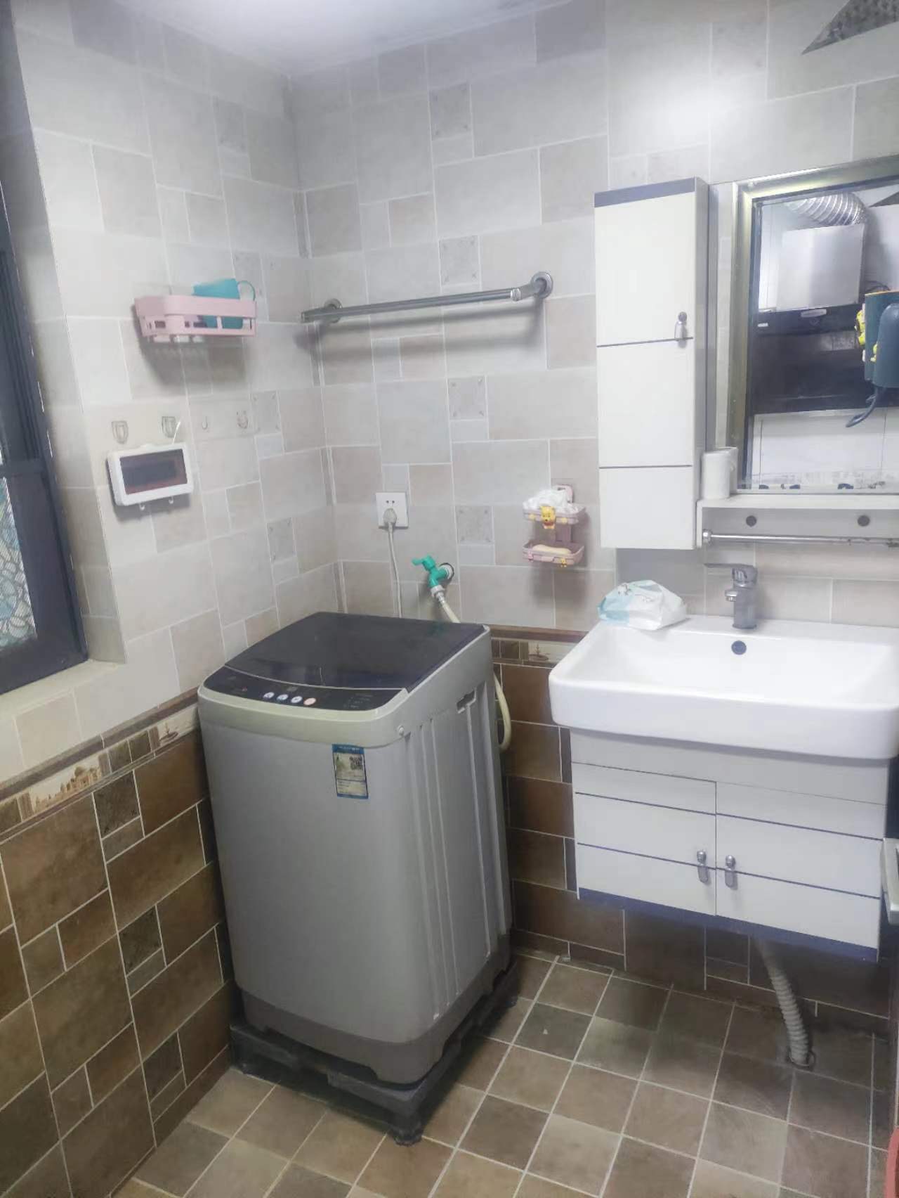 天源邻里坊 4室1厅1卫 33.8万 天源邻里坊 4室1厅1卫 33.8万客厅