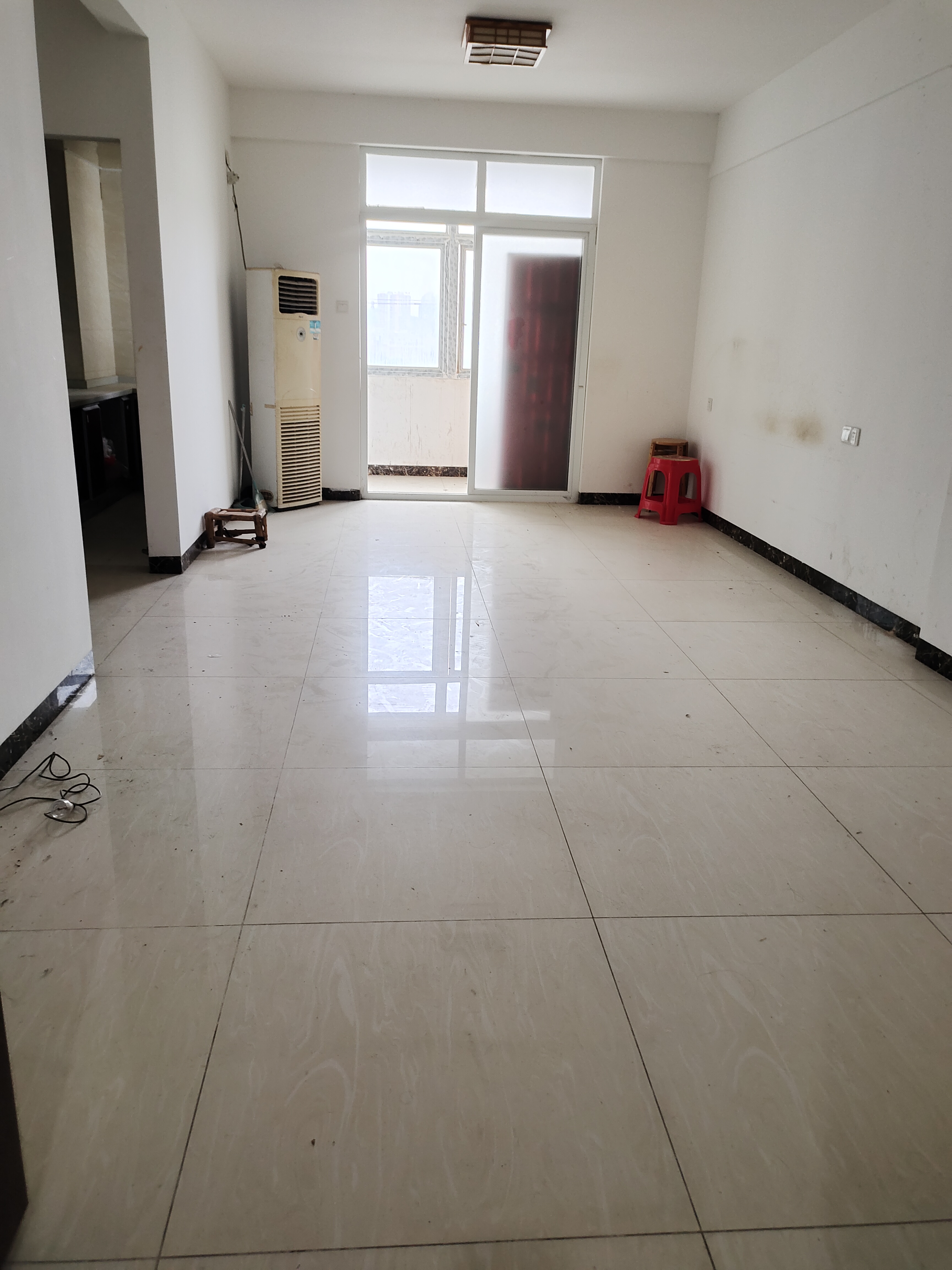 鸿都苑 1室1厅1卫 16.0万 鸿都苑 1室1厅1卫 16.0万客厅