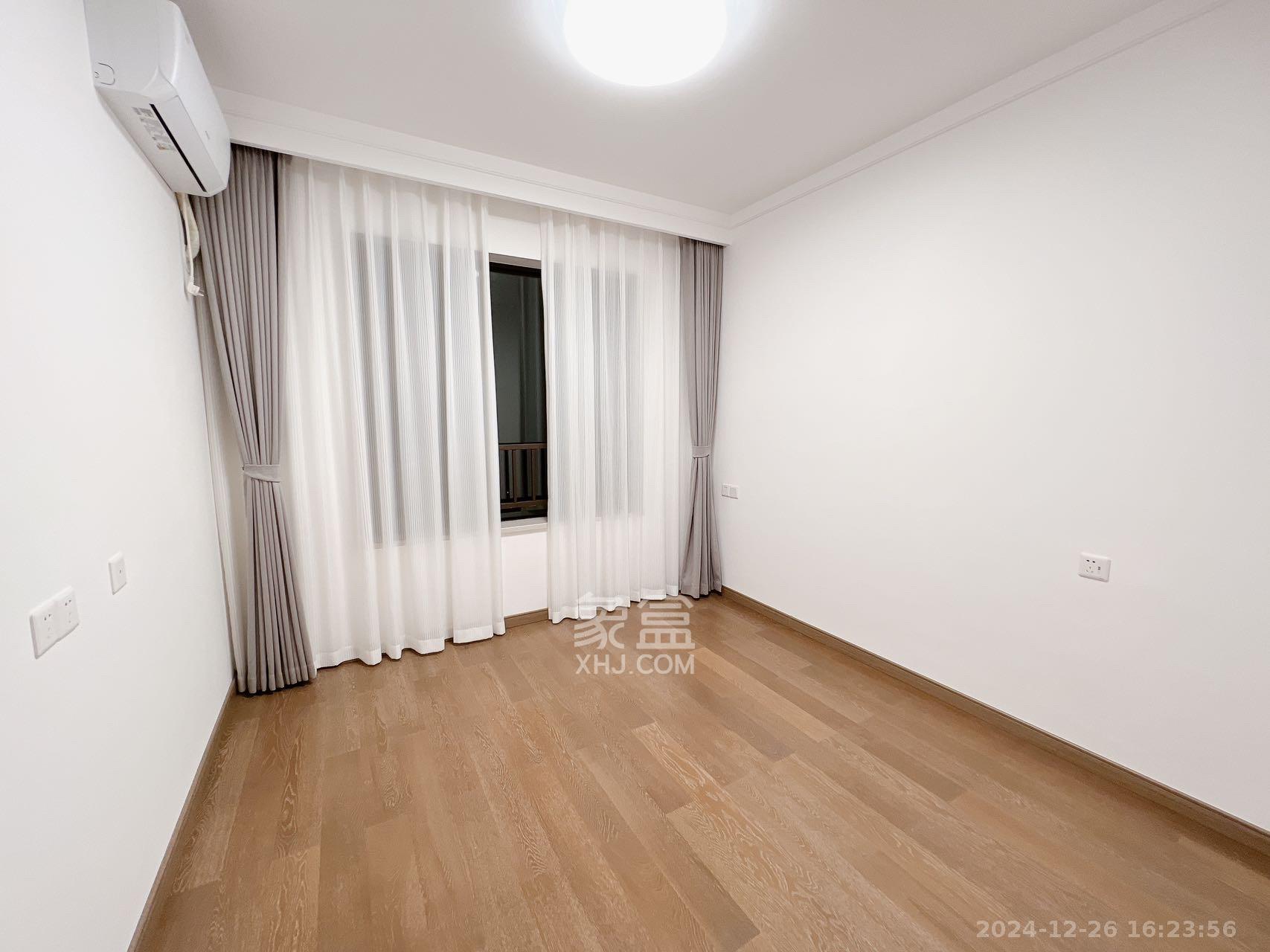 龙湖铂金中心(龙湖春江郦城)  3室2厅2卫    5500.0元/月 龙湖铂金中心(龙湖春江郦城)  3室2厅2卫    5500.0元/月室内图