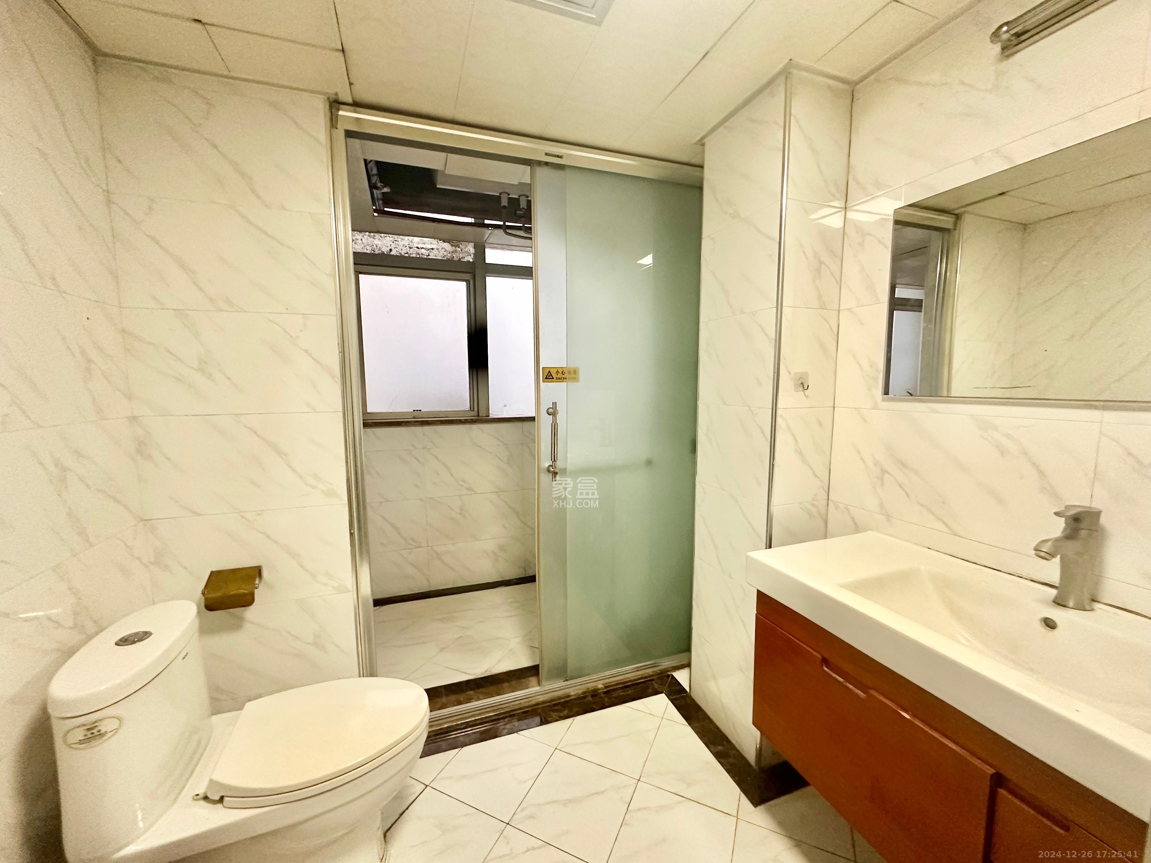 东方芙蓉 1室1厅1卫 1500.0元/月 东方芙蓉 1室1厅1卫 1500.0元/月室内图