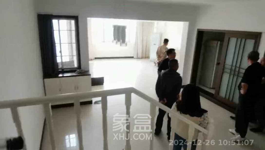 兴汉大厦蝶扇楼  5室2厅3卫   4600.00元/月室内图