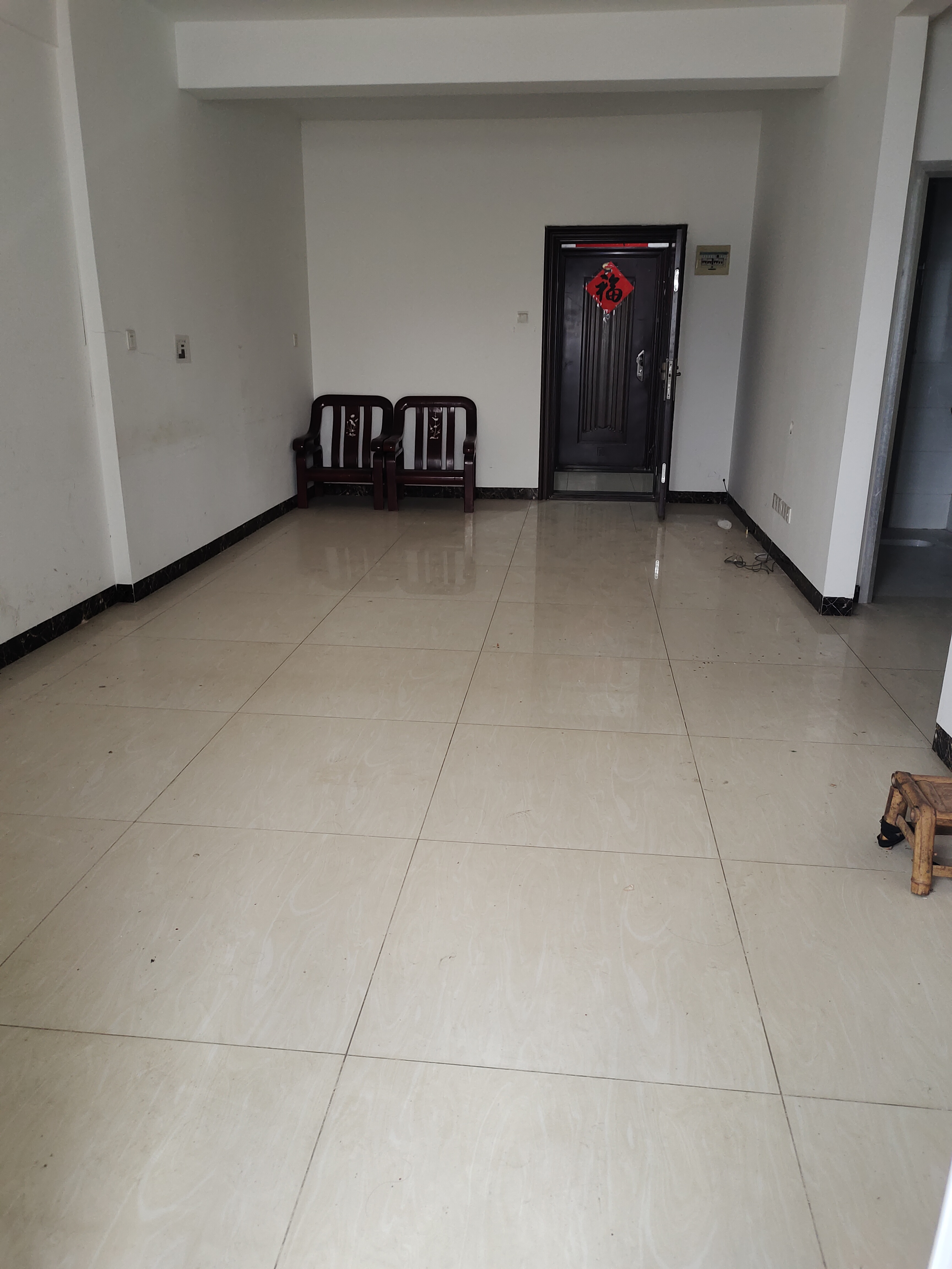 鸿都苑 1室1厅1卫 16.0万 鸿都苑 1室1厅1卫 16.0万客厅