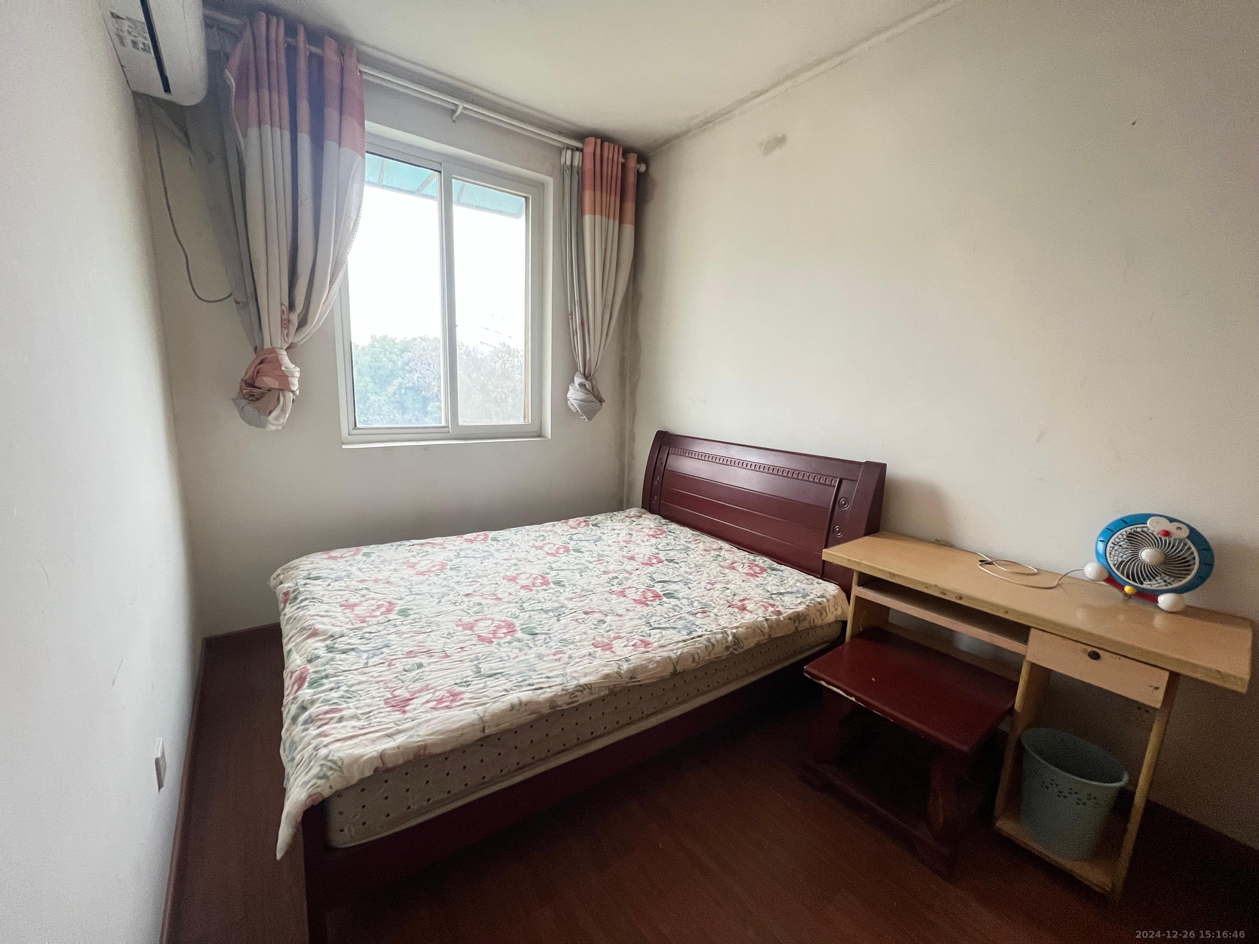 好家园  4室2厅1卫   2200.00元/月室内图