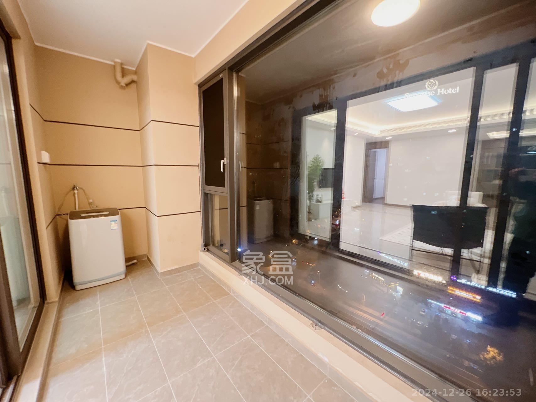 龙湖铂金中心(龙湖春江郦城)  3室2厅2卫    5500.0元/月 龙湖铂金中心(龙湖春江郦城)  3室2厅2卫    5500.0元/月室内图