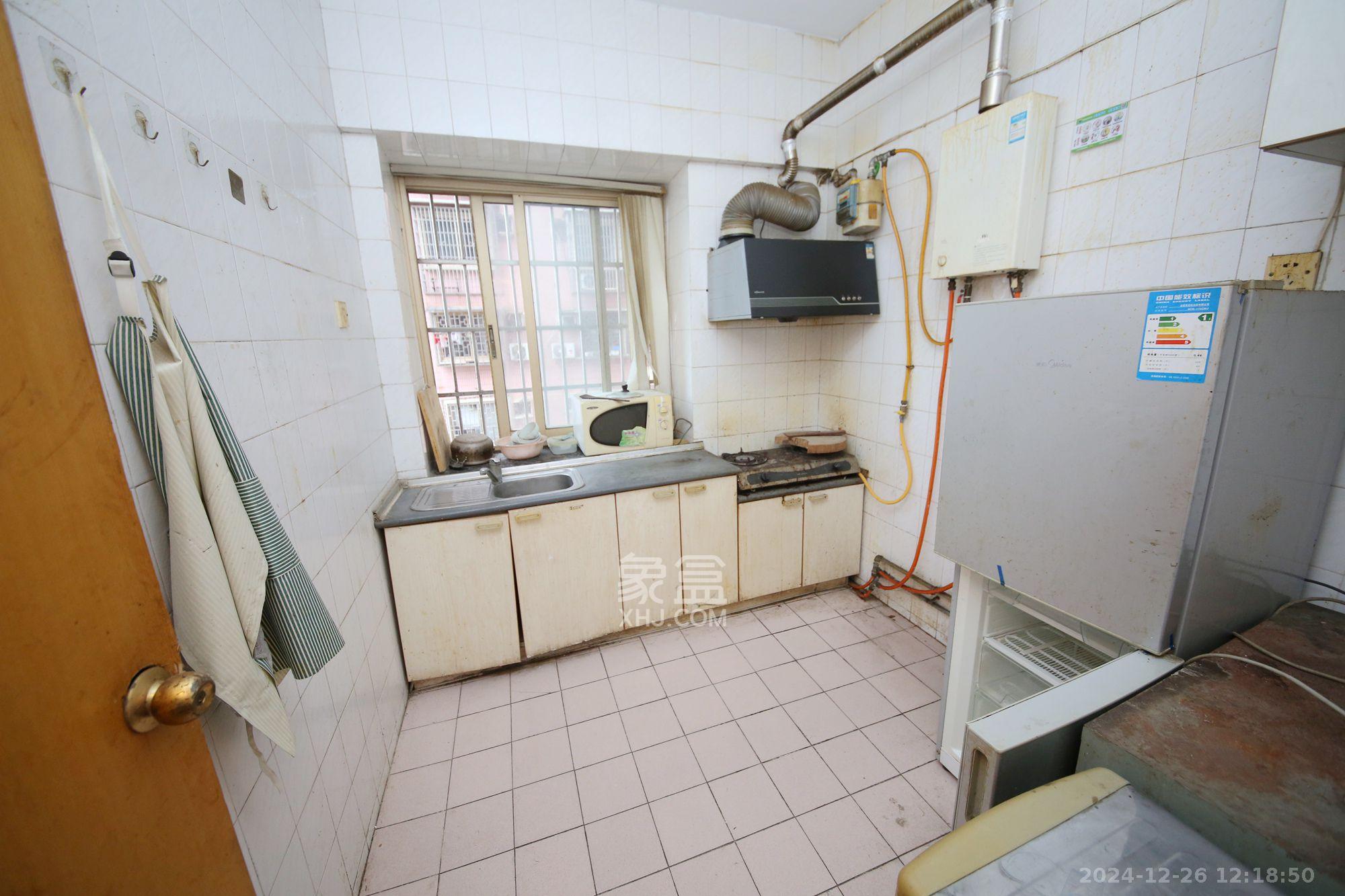 新富城 3室2厅2卫 2800.0元/月 新富城 3室2厅2卫 2800.0元/月室内图