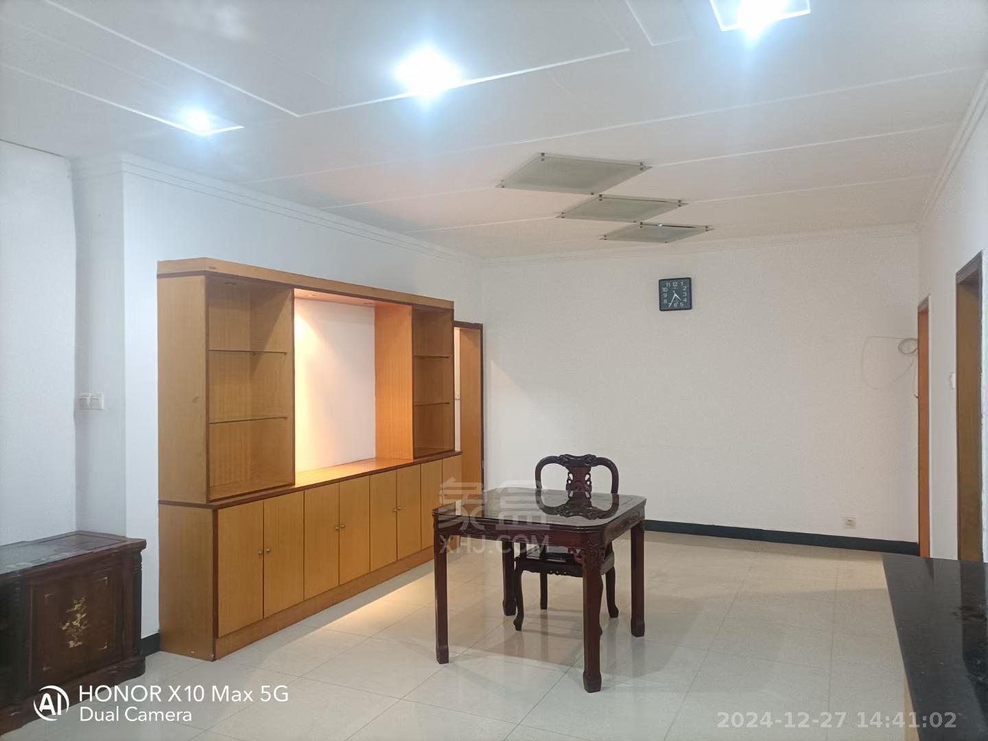 银丰大厦 4室2厅2卫 1700.0元/月 银丰大厦 4室2厅2卫 1700.0元/月室内图