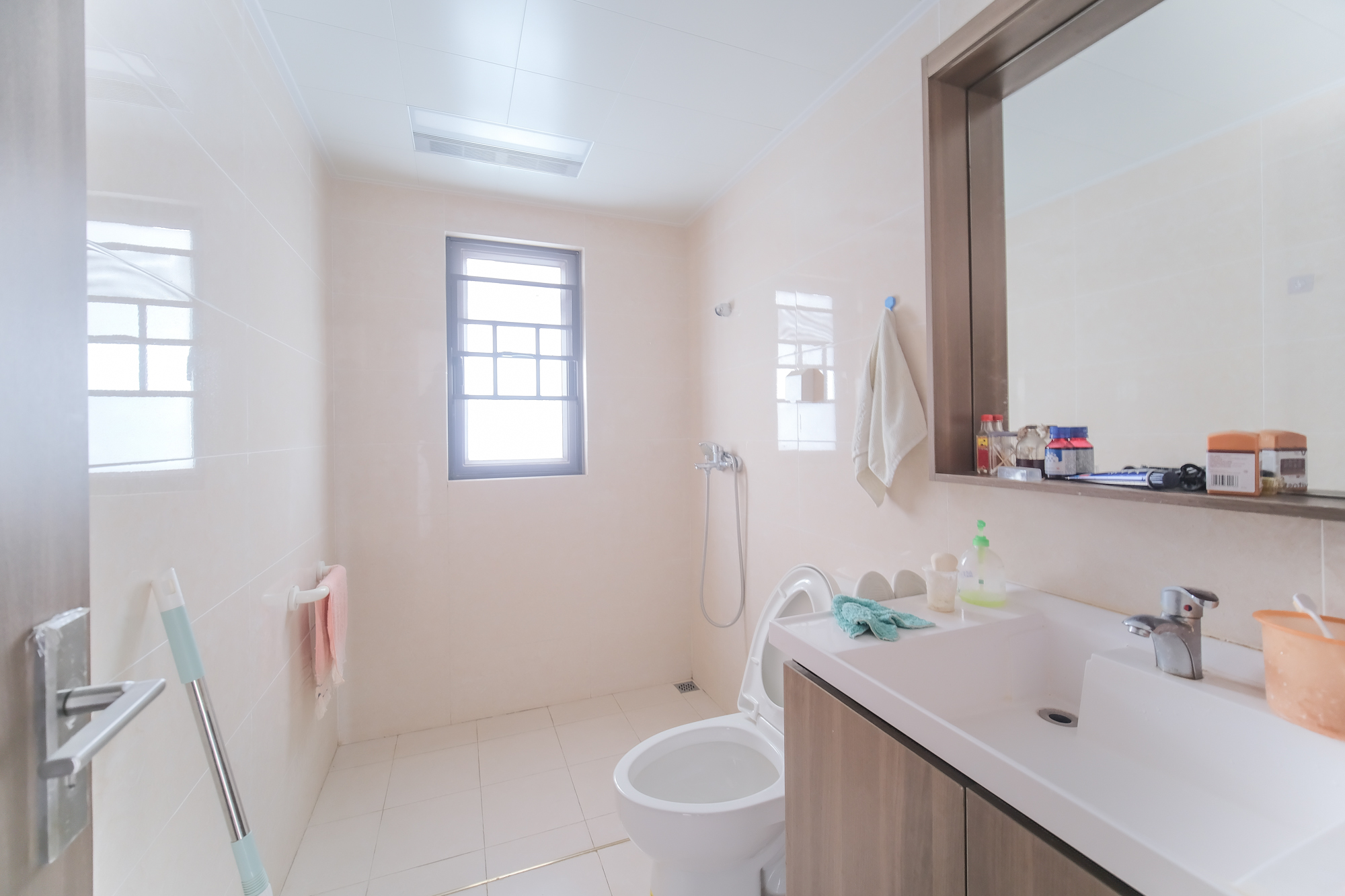 保利香槟国际 4室2厅2卫 100.0万 保利香槟国际 4室2厅2卫 100.0万卫生间