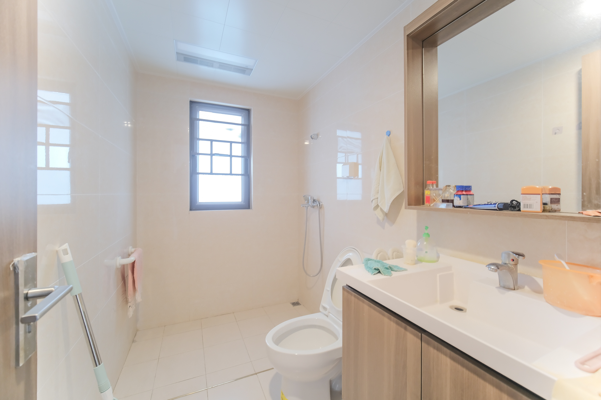 保利香槟国际 4室2厅2卫 100.0万 保利香槟国际 4室2厅2卫 100.0万卫生间