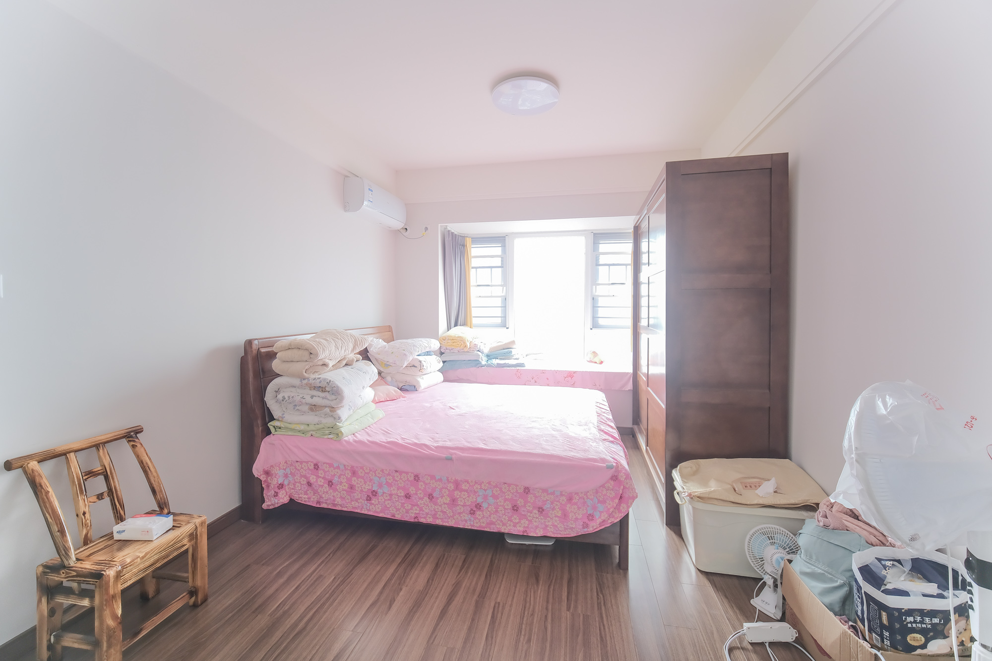 保利香槟国际 4室2厅2卫 100.0万 保利香槟国际 4室2厅2卫 100.0万卧室