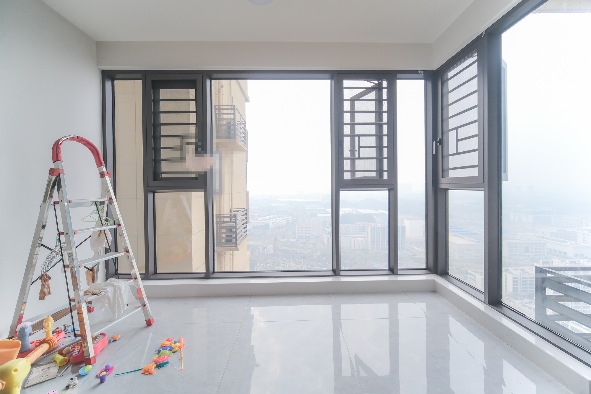 保利香槟国际 4室2厅2卫 100.0万 保利香槟国际 4室2厅2卫 100.0万阳台