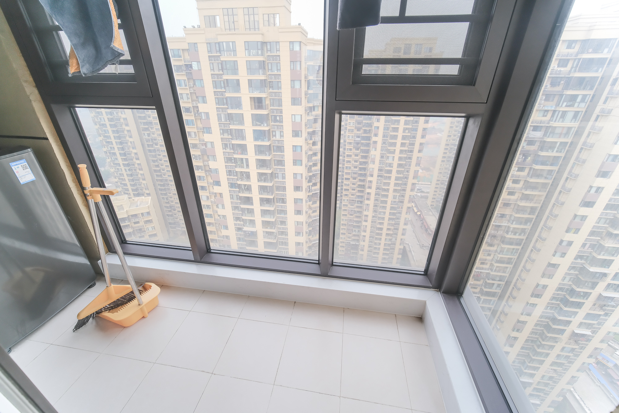 保利香槟国际 4室2厅2卫 100.0万 保利香槟国际 4室2厅2卫 100.0万阳台