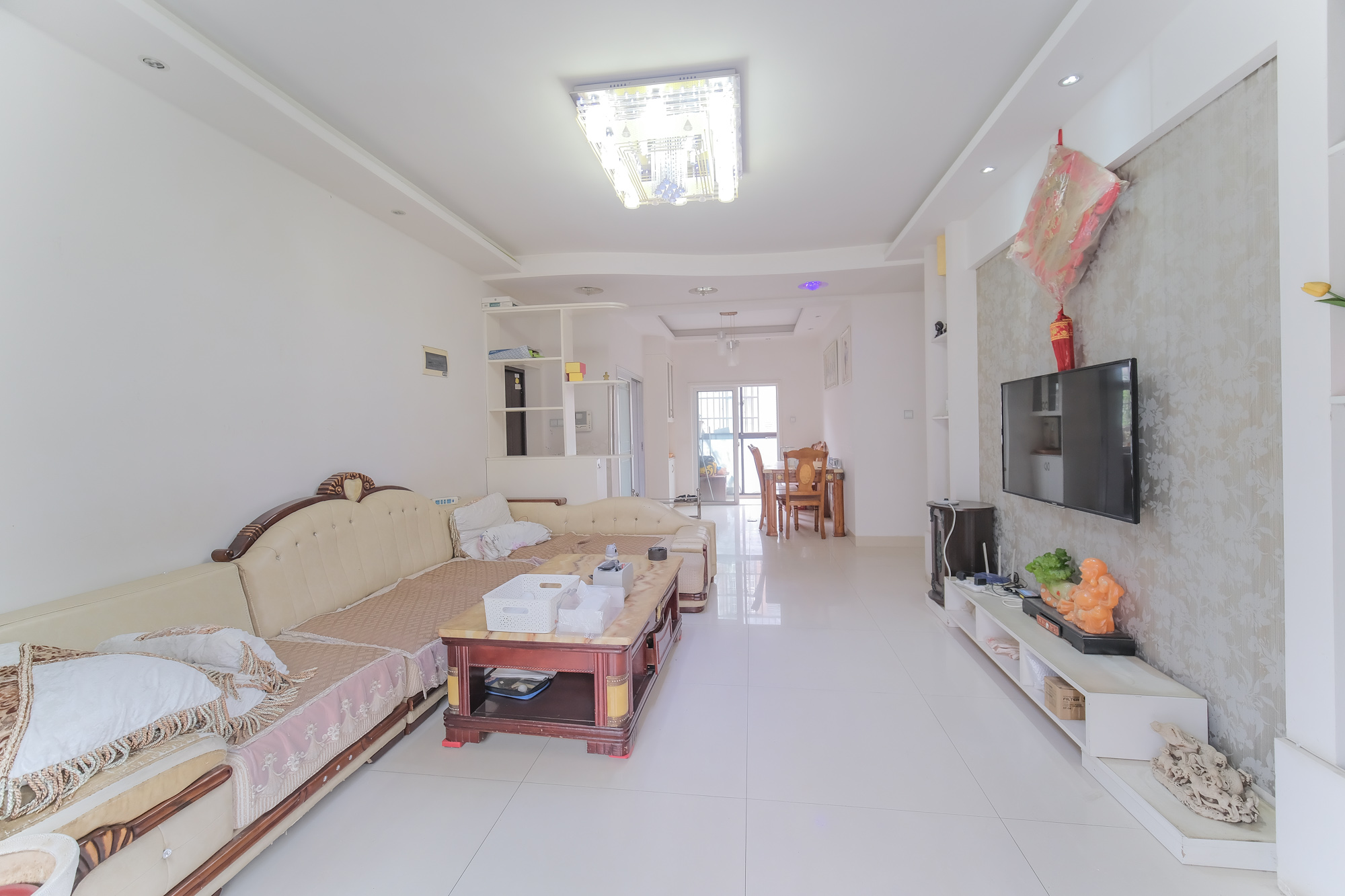 山水湾  3室2厅2卫    81.0万客厅