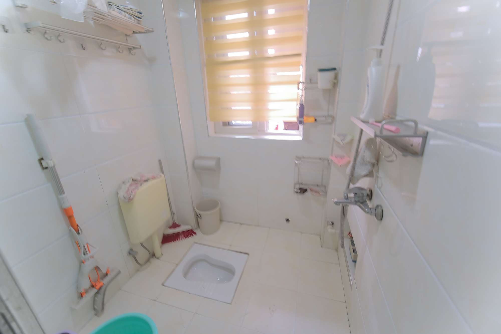 山水湾  3室2厅2卫    81.0万卫生间