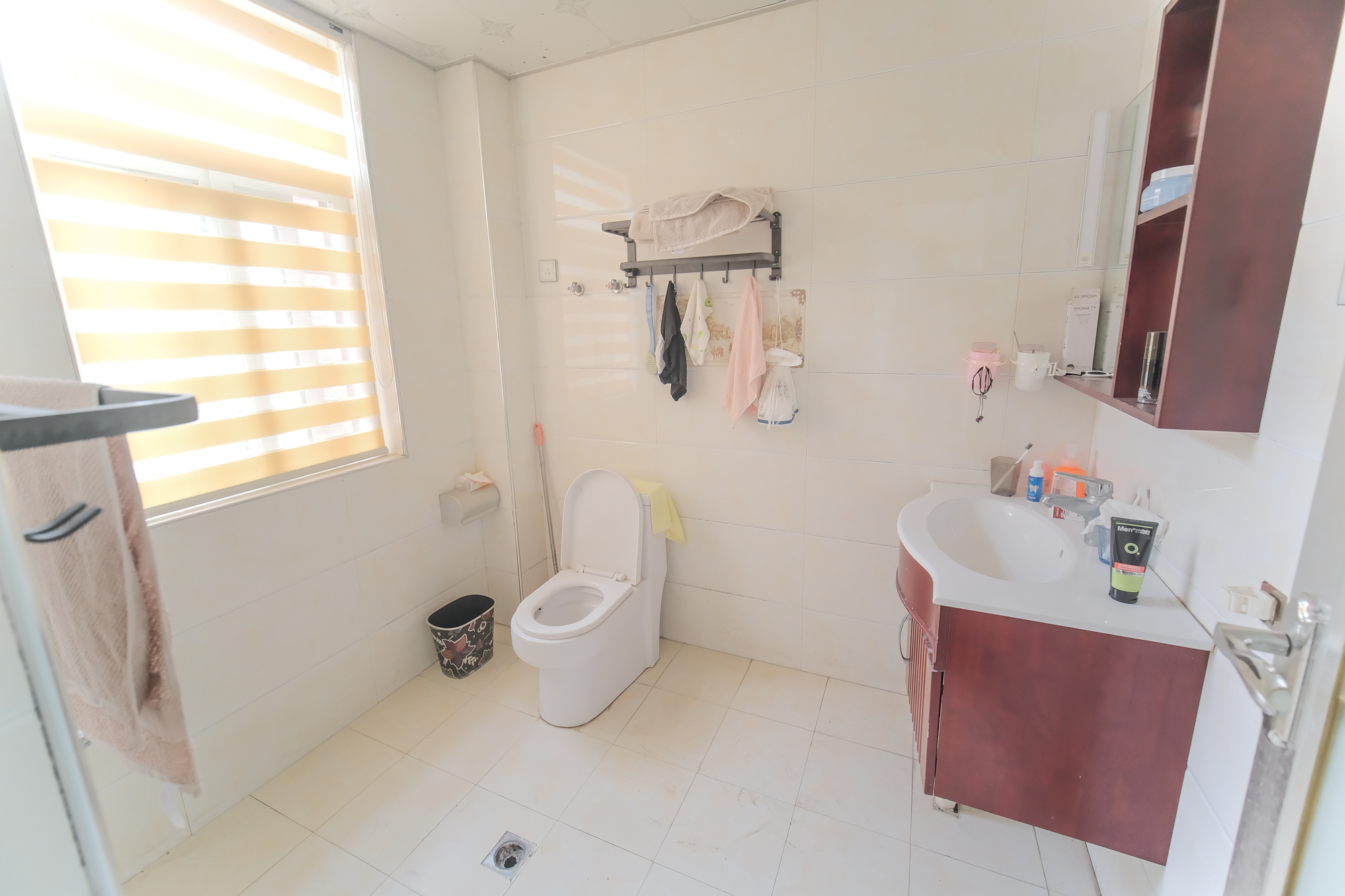 山水湾  3室2厅2卫    81.0万卫生间