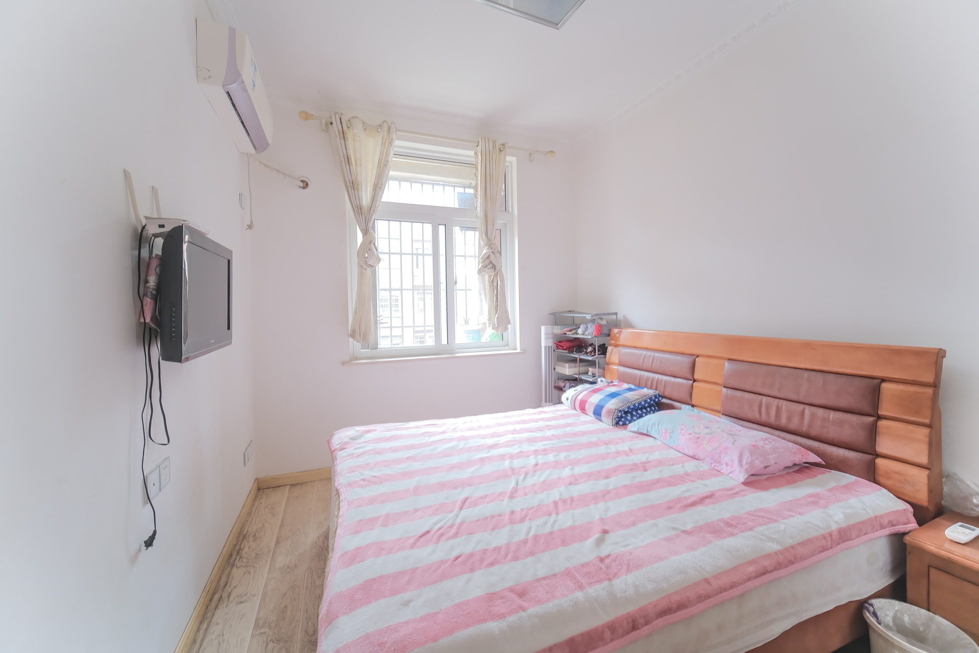 山水湾  3室2厅2卫    81.0万卧室