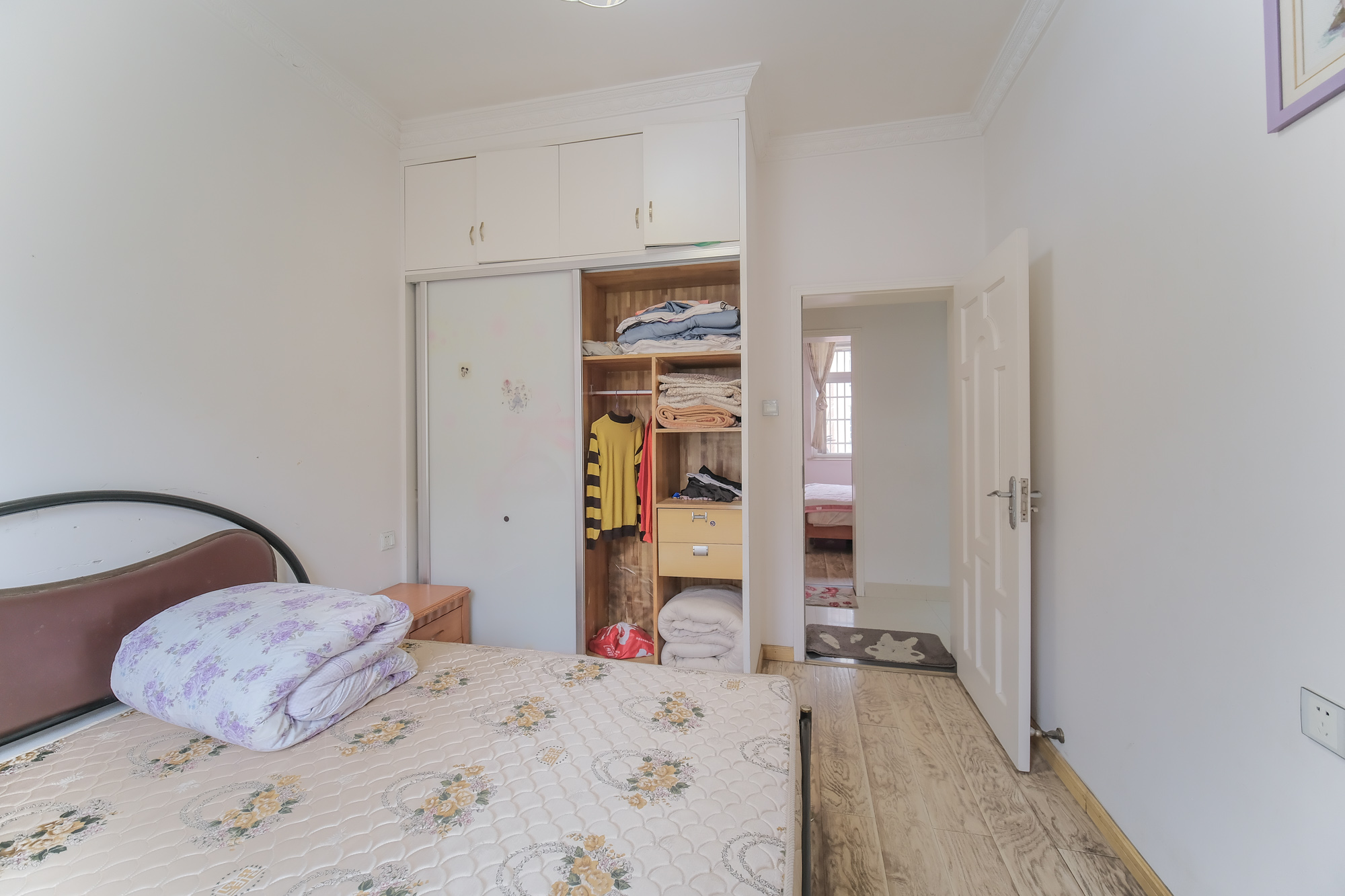 山水湾  3室2厅2卫    81.0万卧室