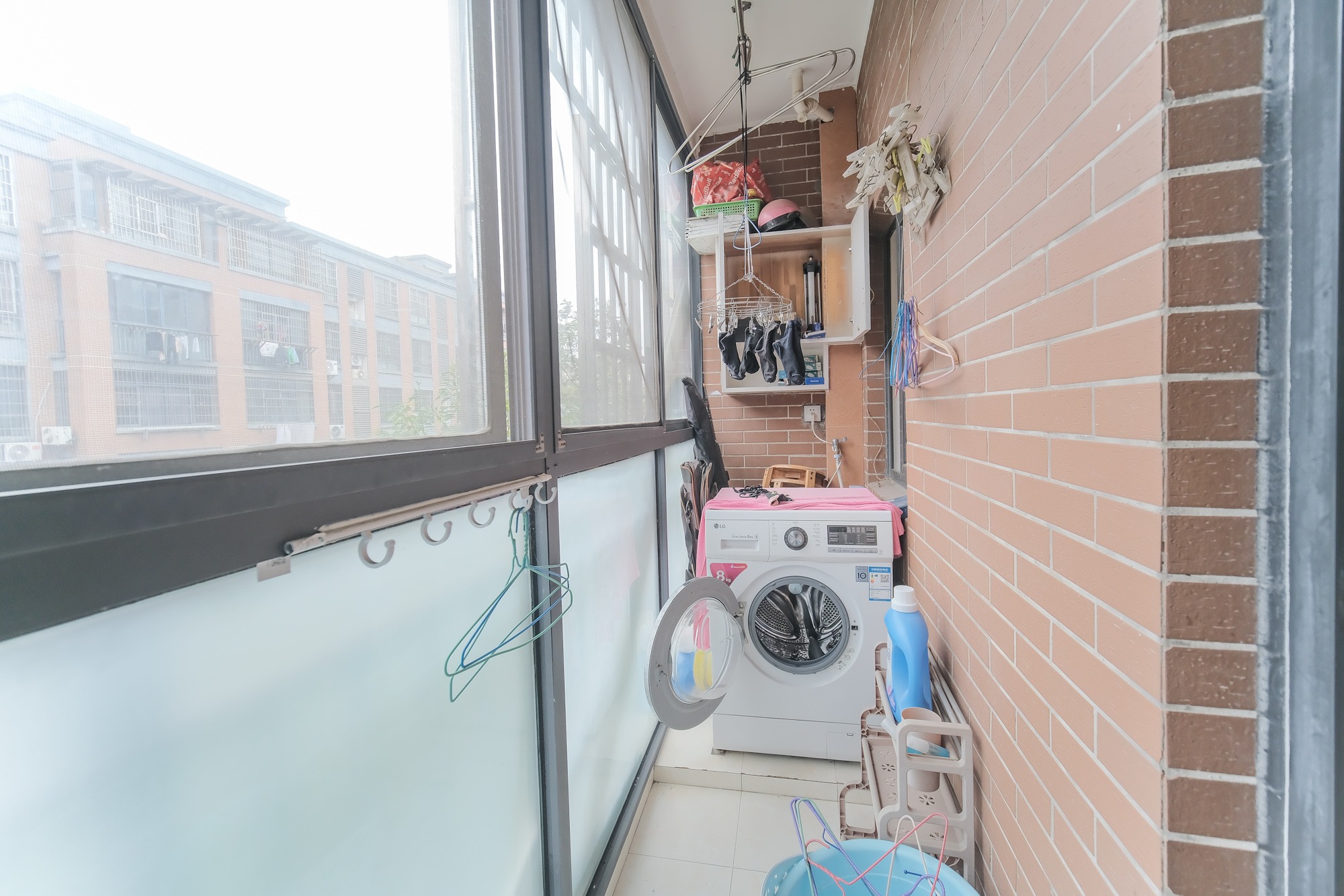 山水湾  3室2厅2卫    81.0万阳台