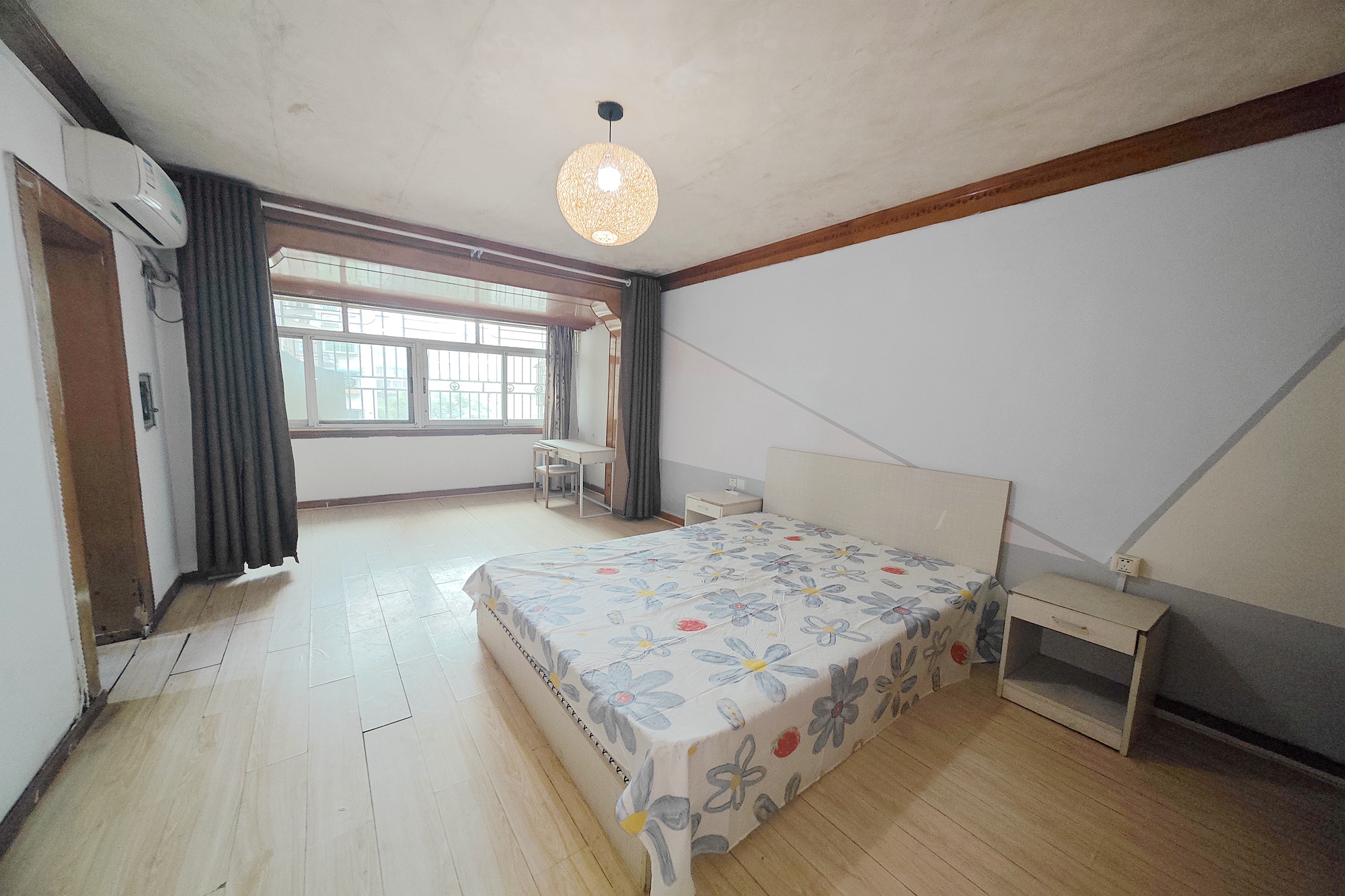 金昌花园  5室1厅2卫   83.50万卧室