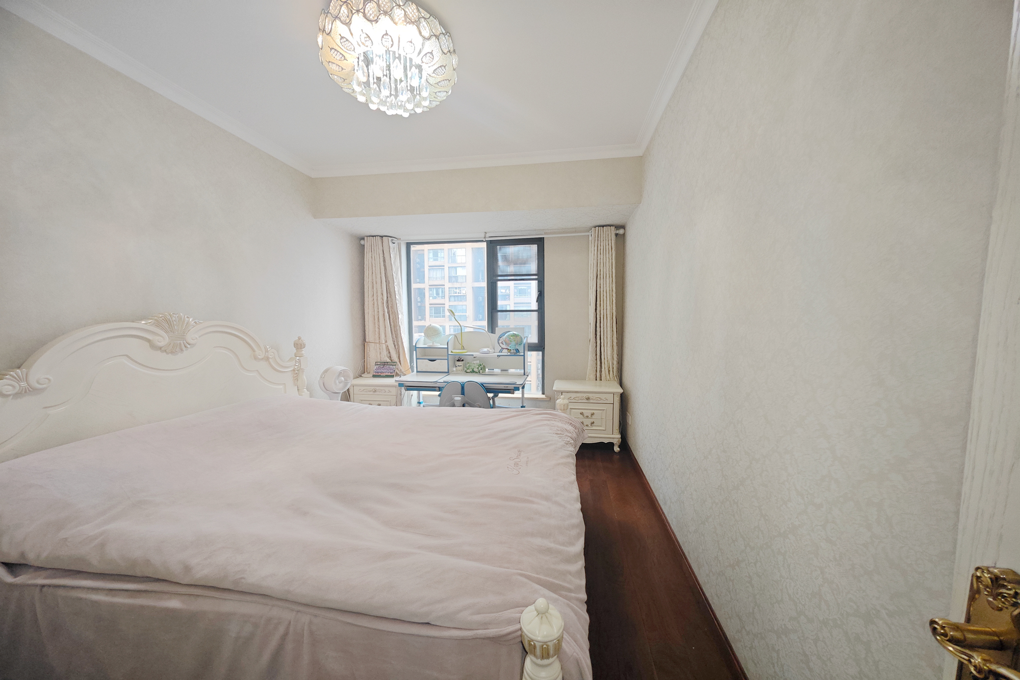 万博汇  4室2厅1卫    280.0万 万博汇  4室2厅1卫    280.0万卧室