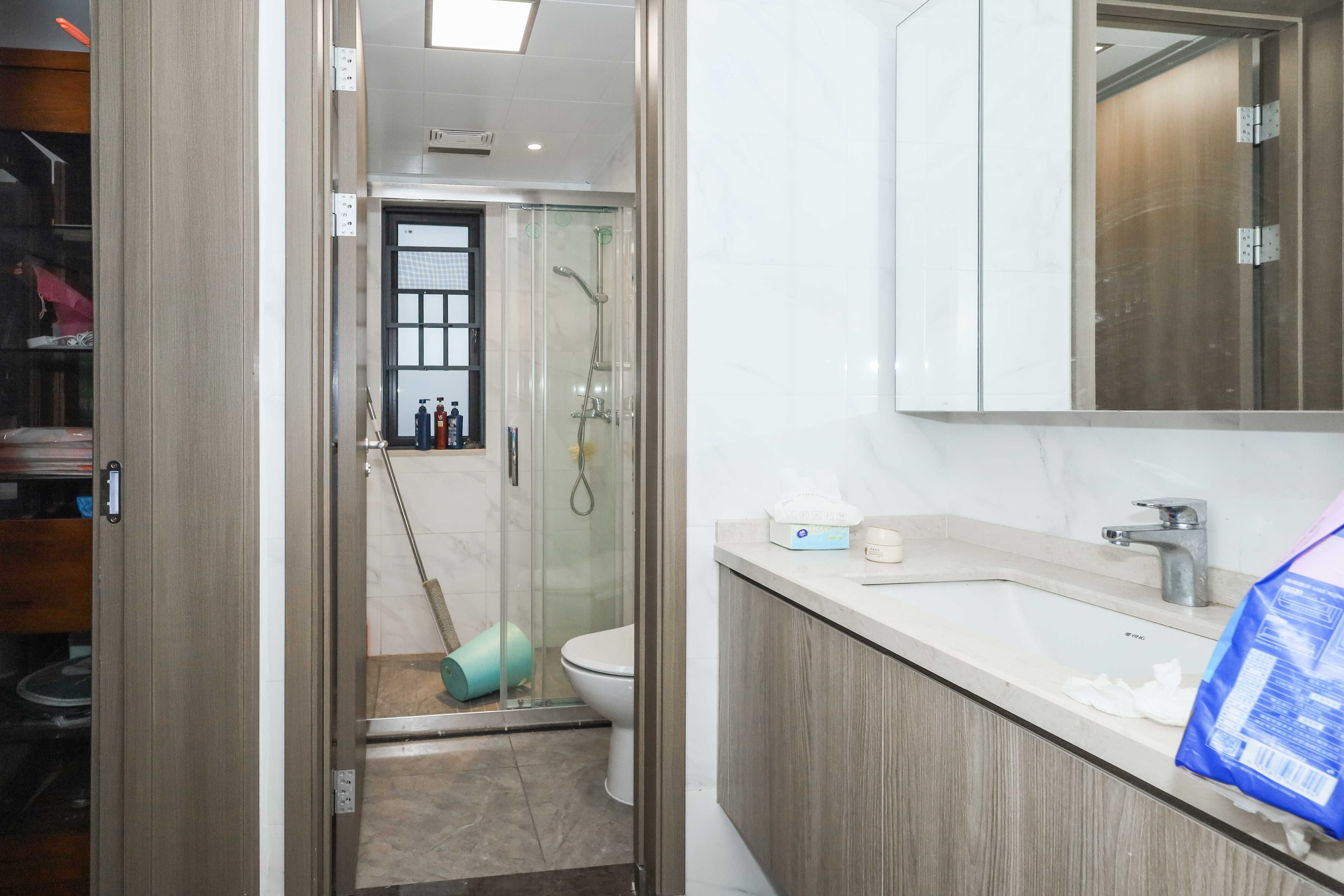 越秀亲爱里  5室2厅2卫    160.0万 越秀亲爱里  5室2厅2卫    160.0万卫生间