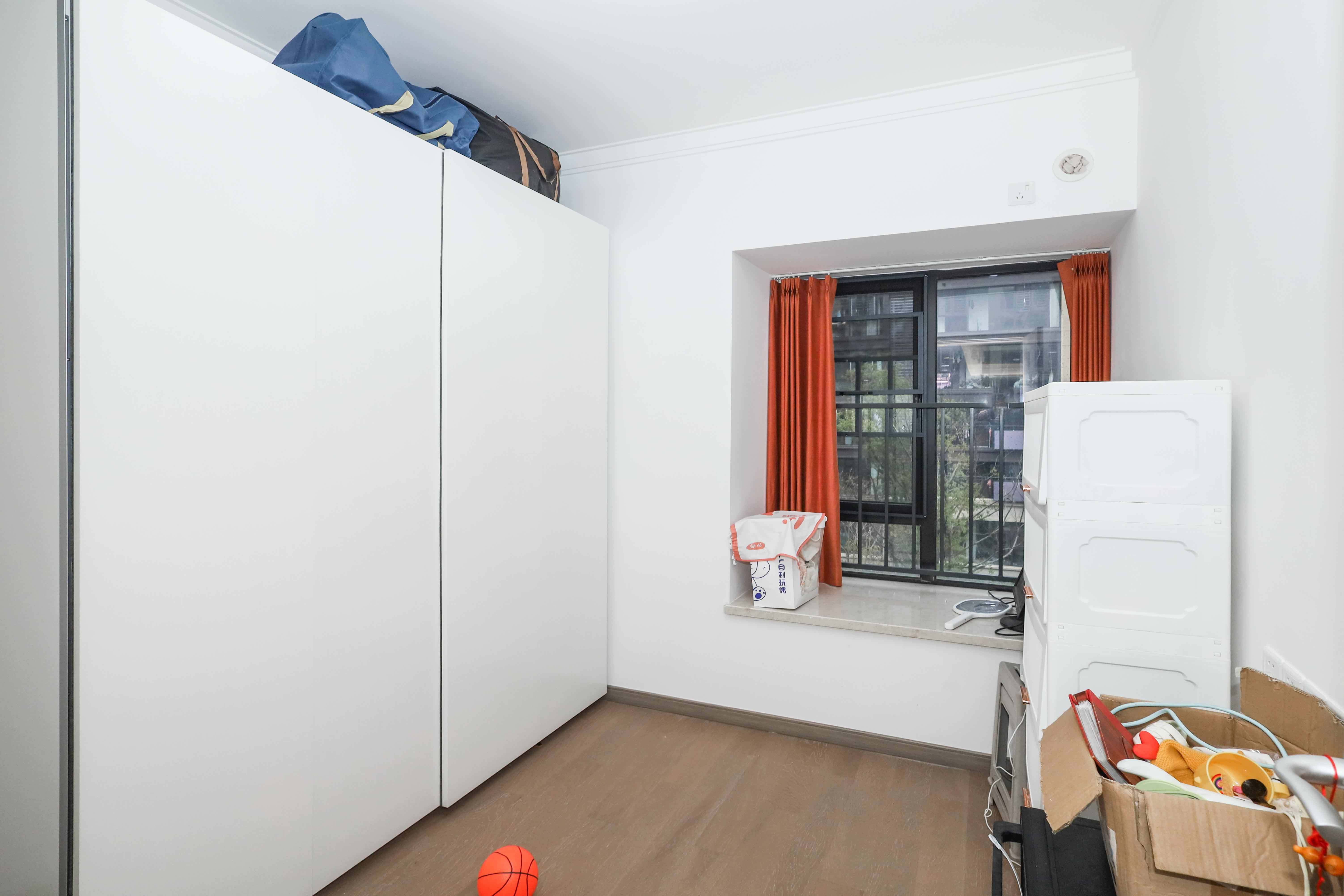 越秀亲爱里  5室2厅2卫    160.0万 越秀亲爱里  5室2厅2卫    160.0万卧室