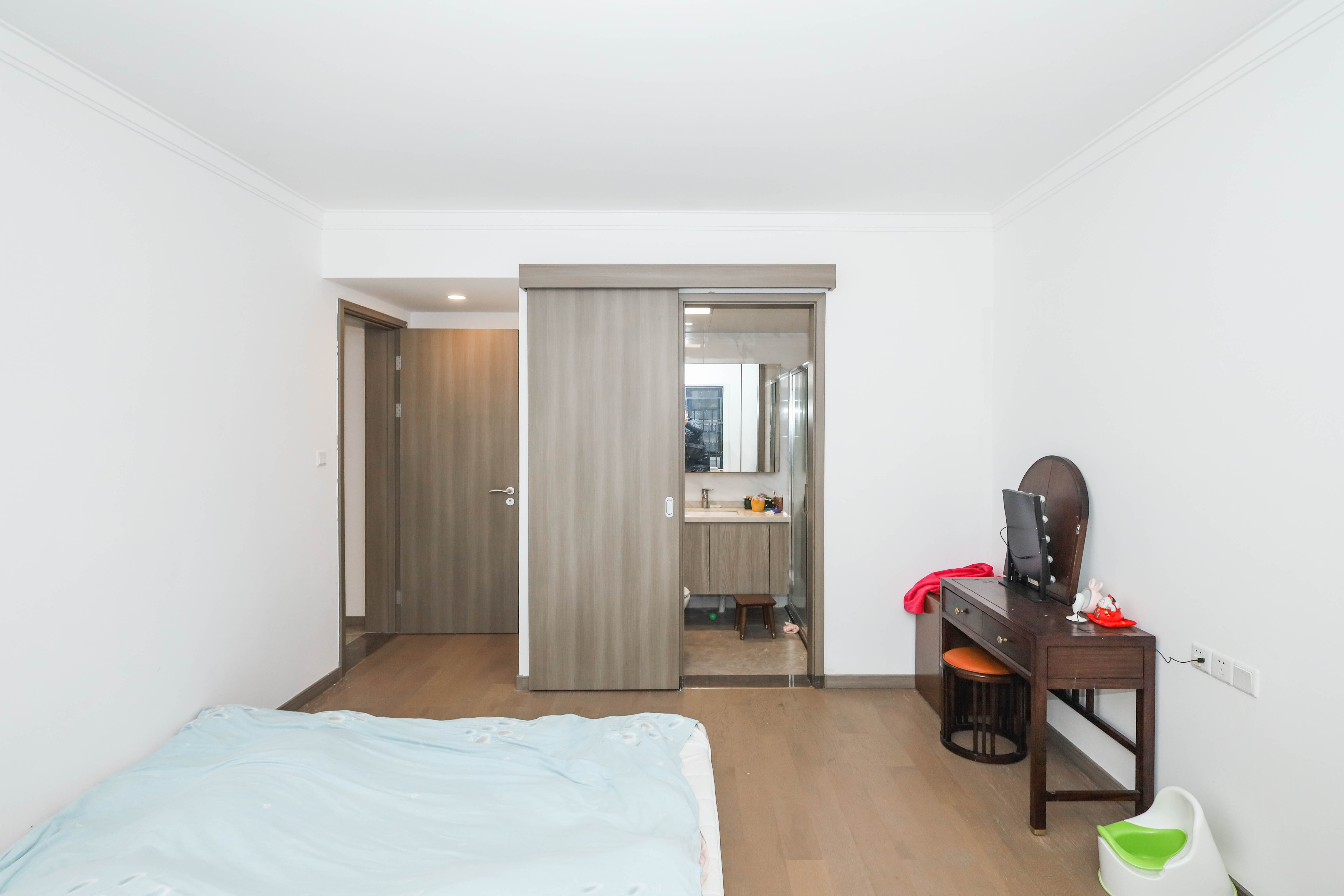 越秀亲爱里  5室2厅2卫    160.0万 越秀亲爱里  5室2厅2卫    160.0万卧室