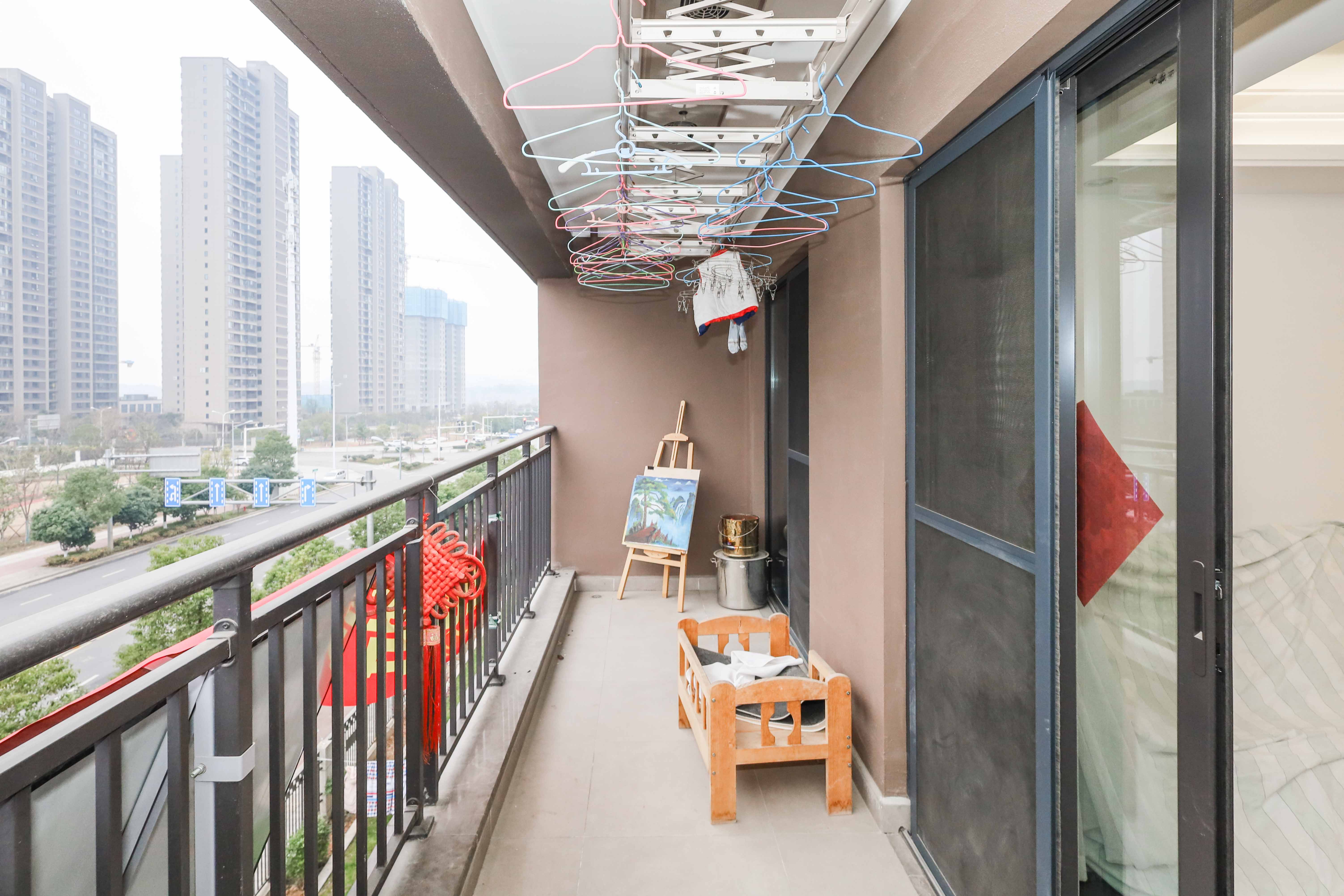 越秀亲爱里  5室2厅2卫    160.0万 越秀亲爱里  5室2厅2卫    160.0万阳台