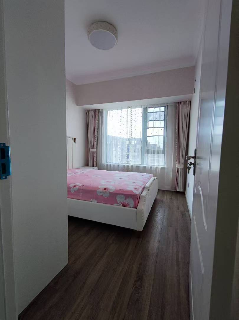 美的梧桐庄园 5室2厅2卫 3500.0元/月 美的梧桐庄园 5室2厅2卫 3500.0元/月室内图