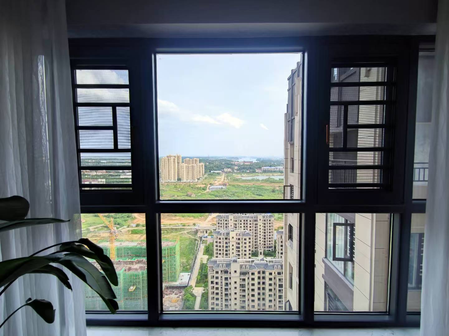 美的梧桐庄园 5室2厅2卫 3500.0元/月 美的梧桐庄园 5室2厅2卫 3500.0元/月室内图