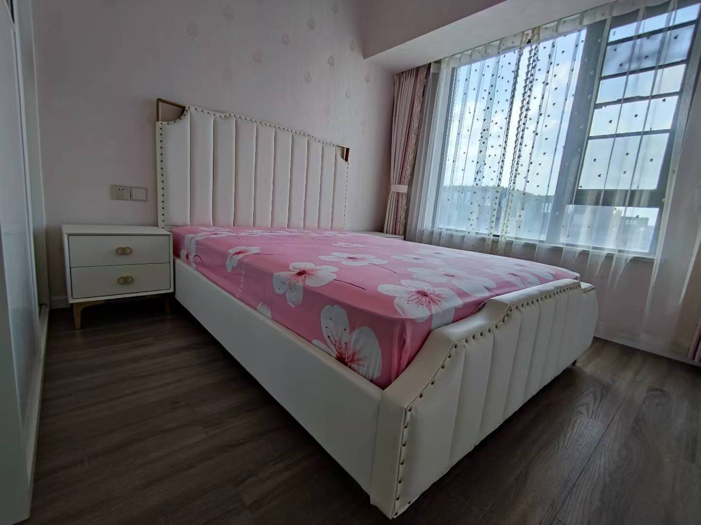 美的梧桐庄园 5室2厅2卫 3500.0元/月 美的梧桐庄园 5室2厅2卫 3500.0元/月室内图