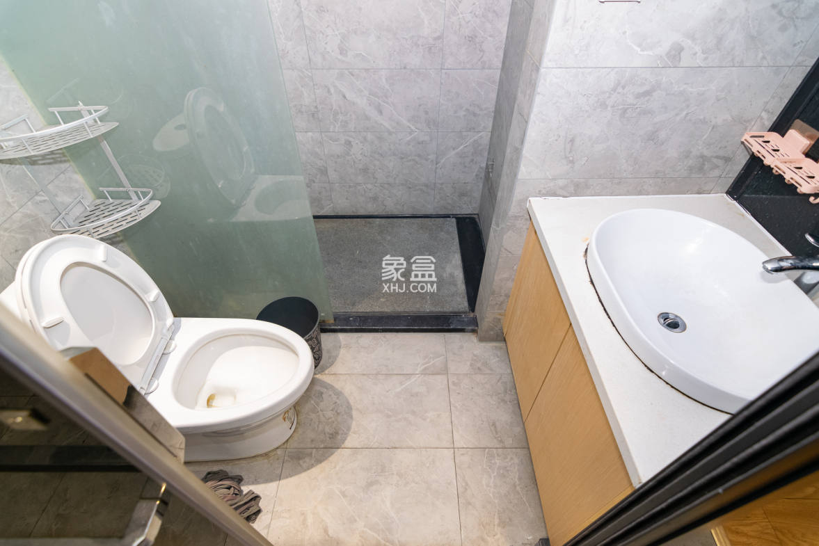 紫鑫御湖湾  1室1厅1卫    24.8万 紫鑫御湖湾  1室1厅1卫    24.8万卫生间